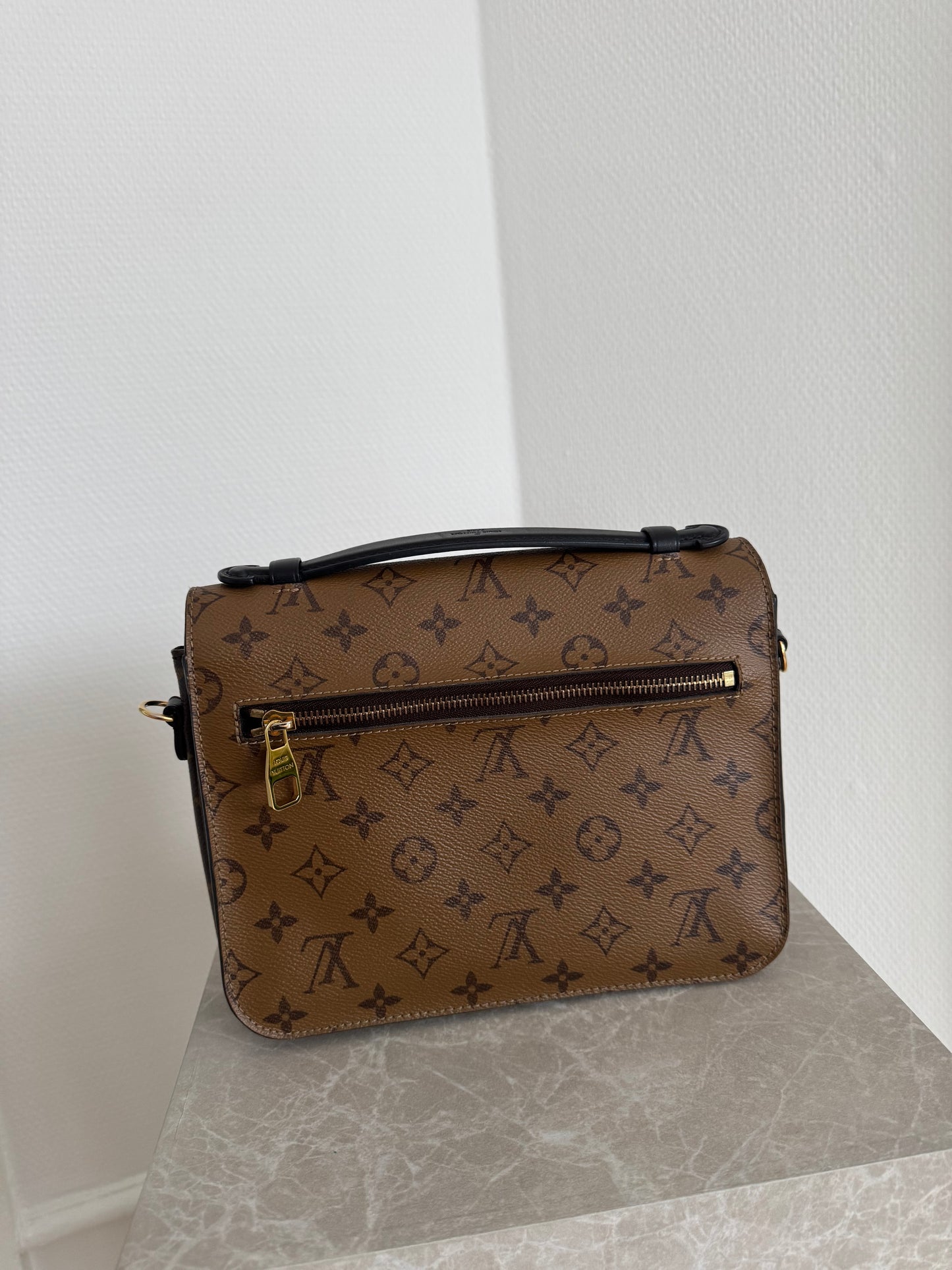 Louis Vuitton Pochette Métis Reverse Monogram
