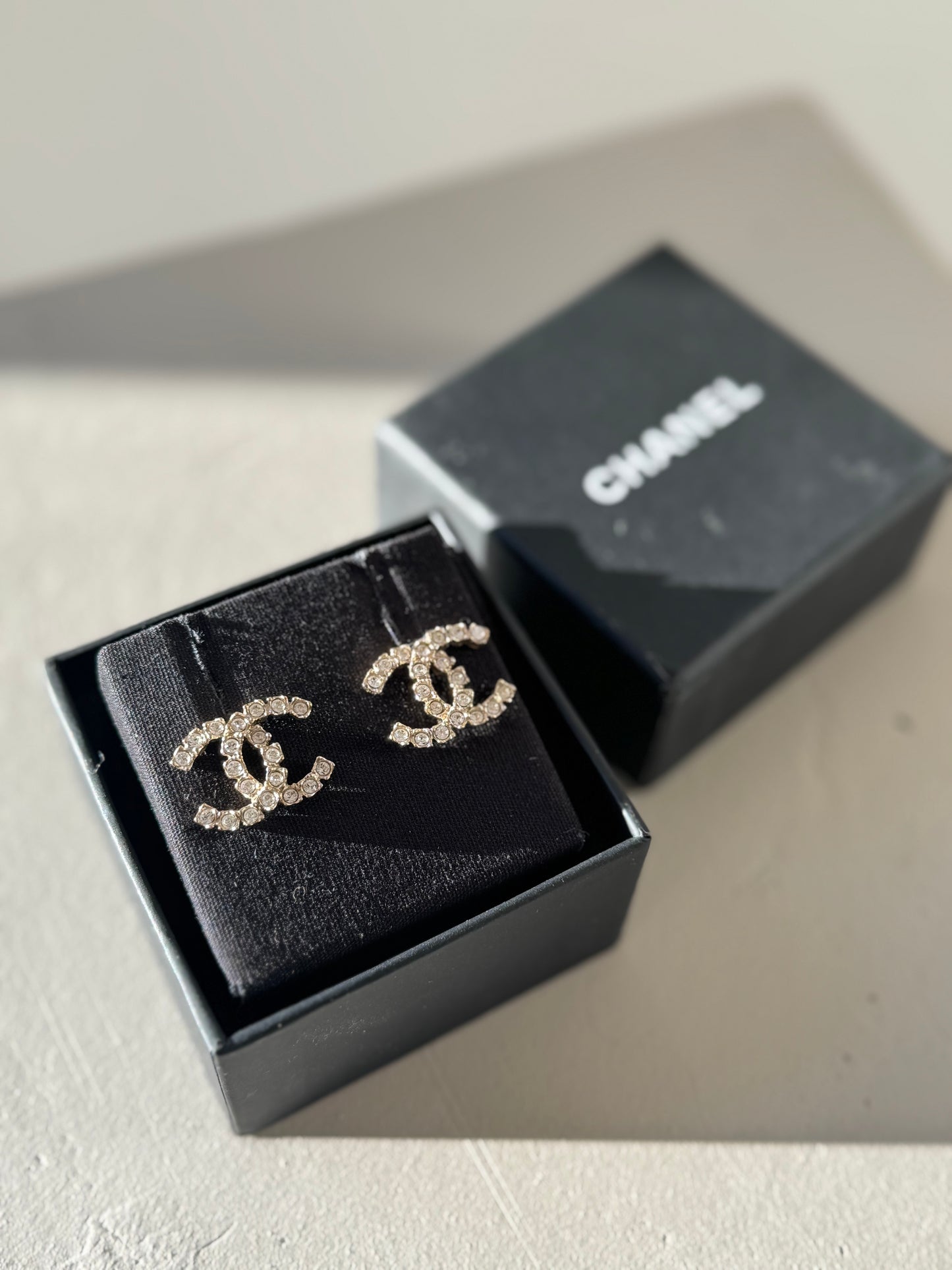 Chanel CC Øreringe med sten