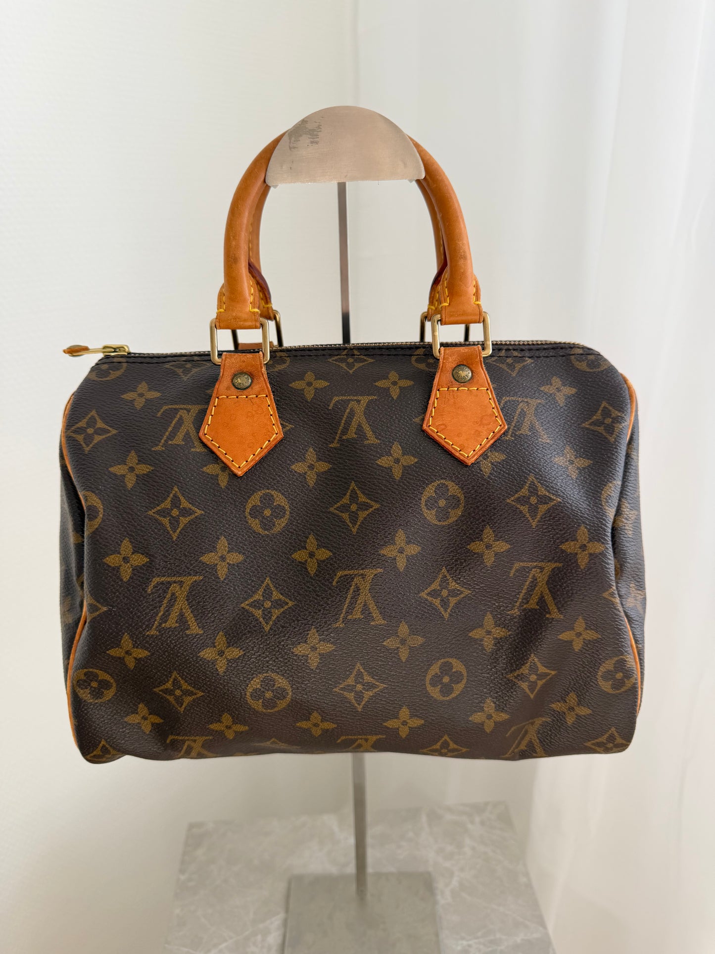 Louis Vuitton Speedy 25 – Monogram Canvas