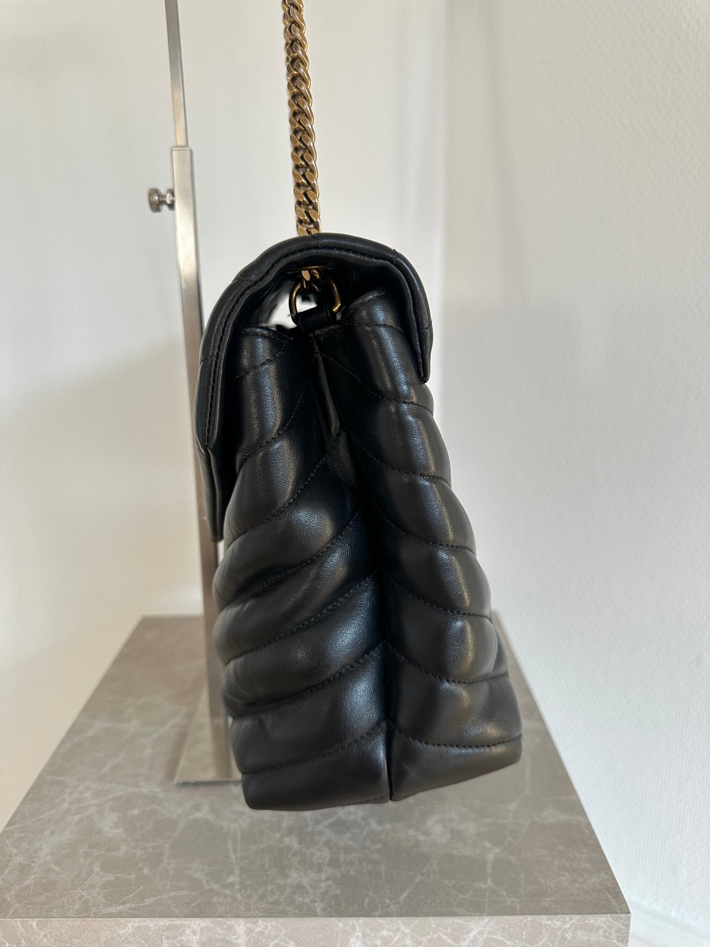 Saint Laurent Loulou Medium - Black/Gold hardware