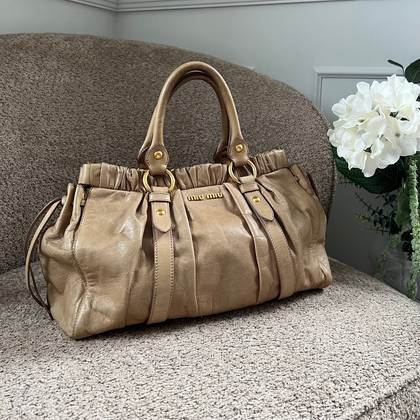 Miu Miu Vitello Lux beige håndtaske