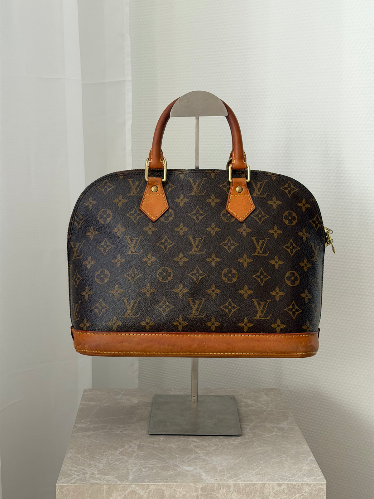Louis Vuitton Alma – Monogram