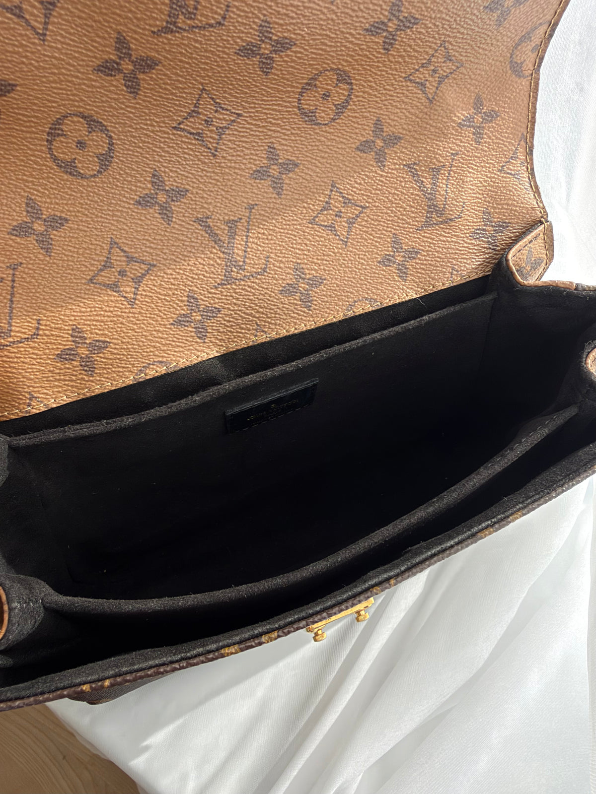 Louis Vuitton Pochette Métis Reverse – Monogram