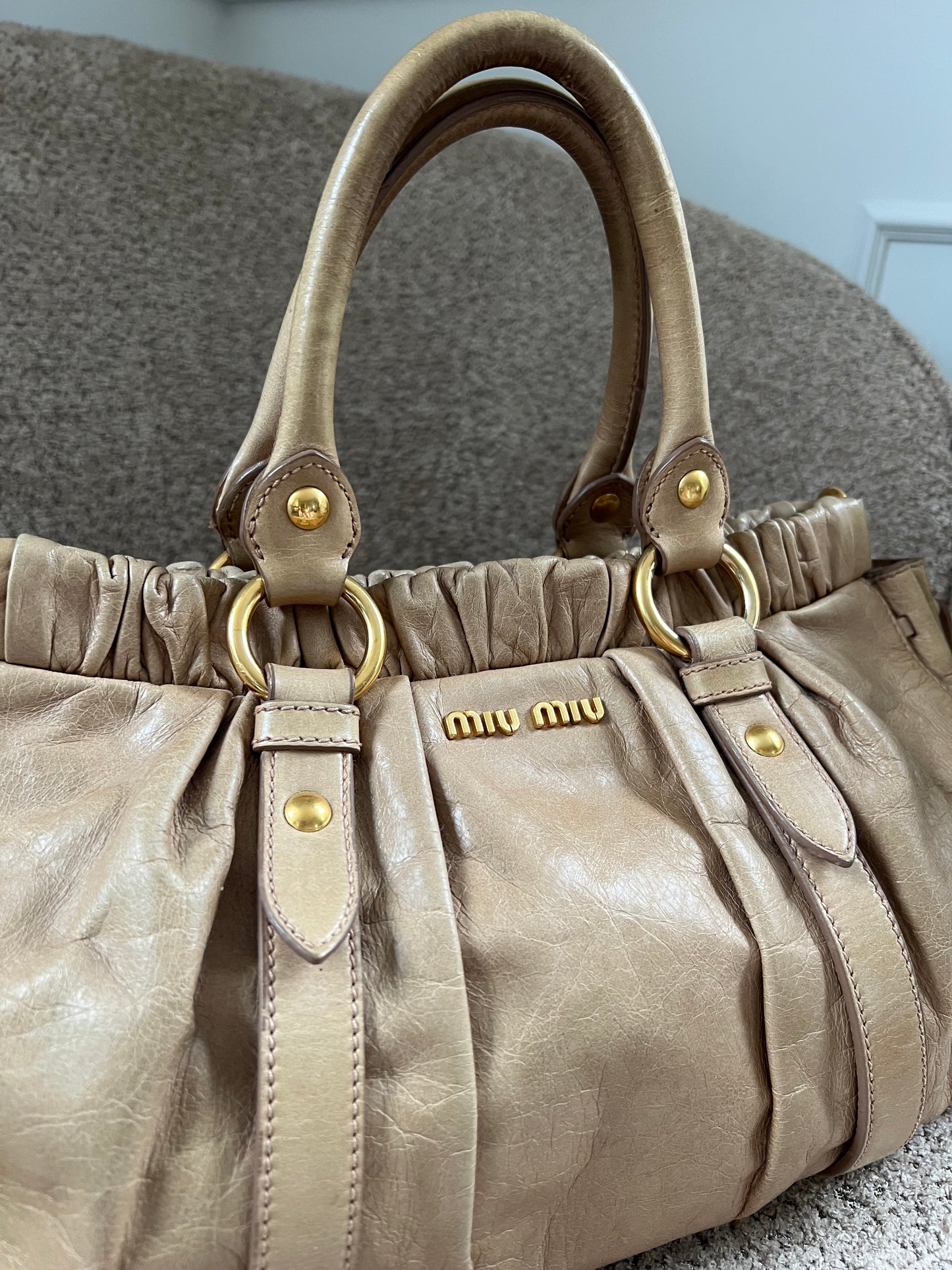 Miu Miu Vitello Lux beige håndtaske