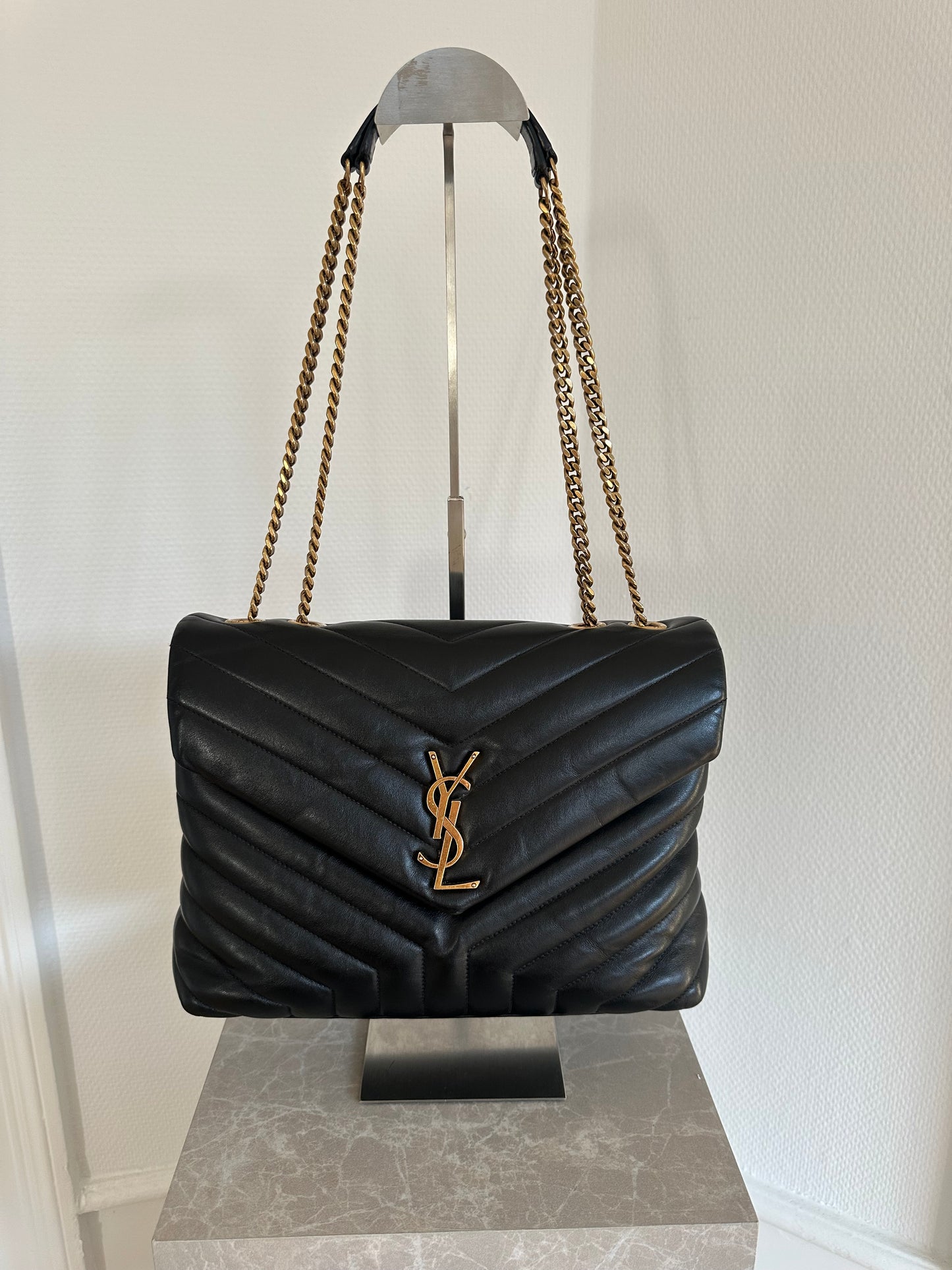 Saint Laurent Loulou Medium - Black/Gold hardware