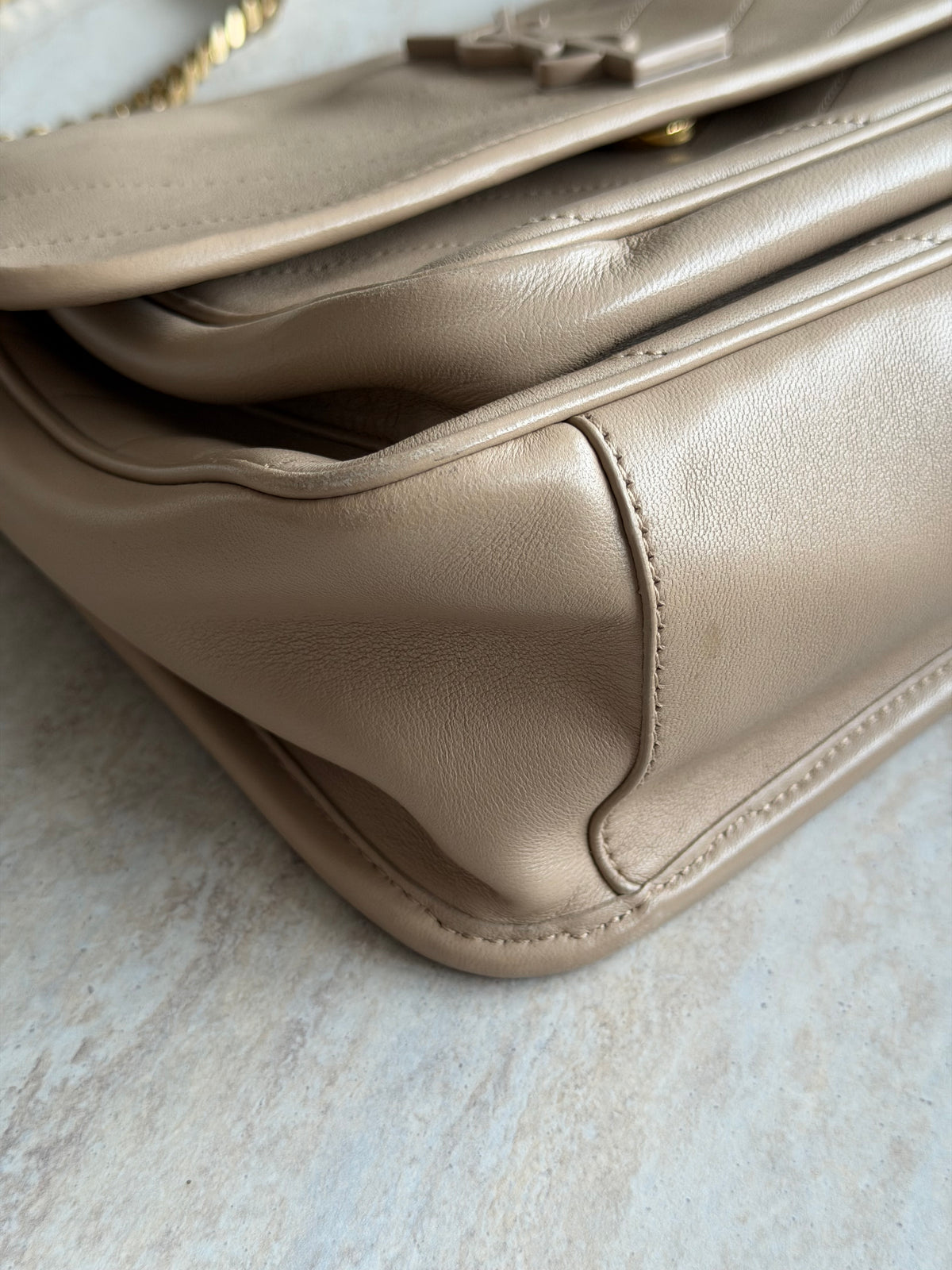 Saint Laurent Niki Medium – Beige / Gold-Tone Hardware