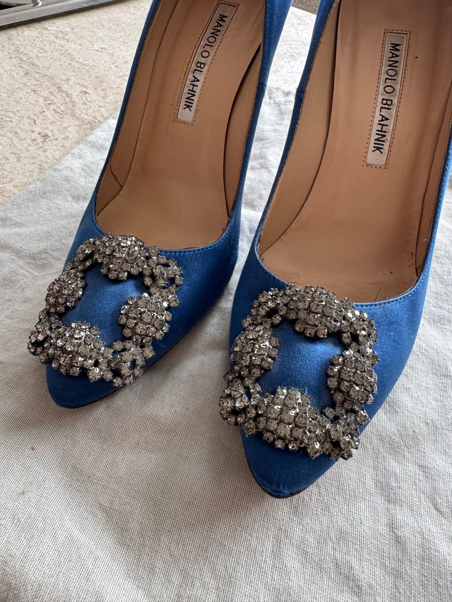 Manolo Blahnik Blå Satin Pumps