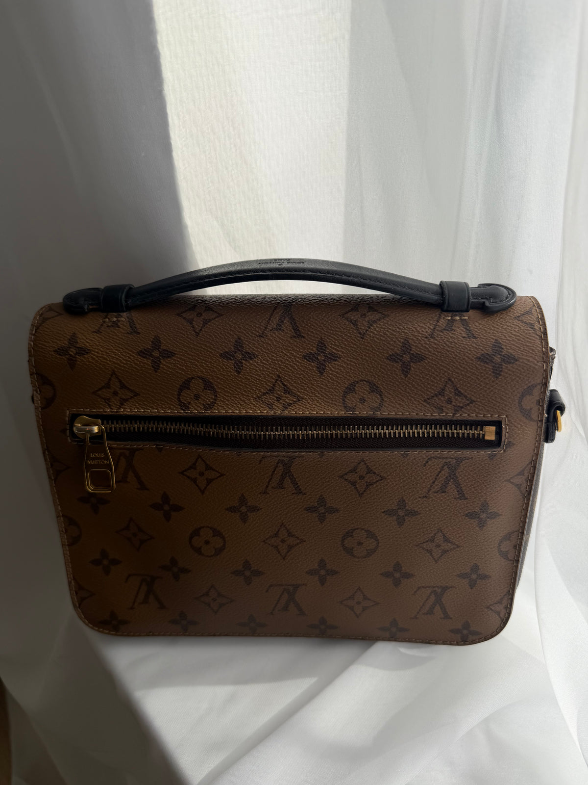 Louis Vuitton Pochette Métis Reverse – Monogram