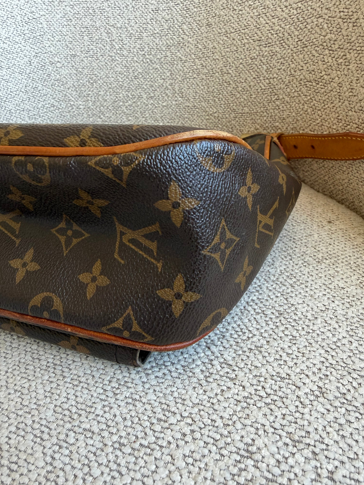 Louis Vuitton Hudson GM Monogram Shoulder / Crossbody Bag