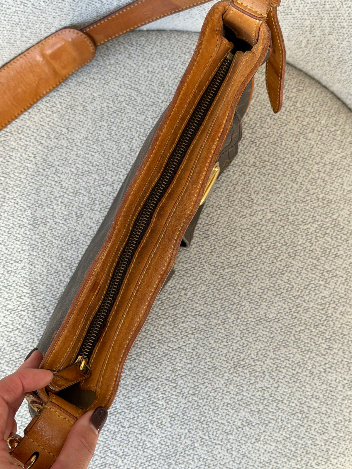 Louis Vuitton Hudson GM Monogram Shoulder / Crossbody Bag