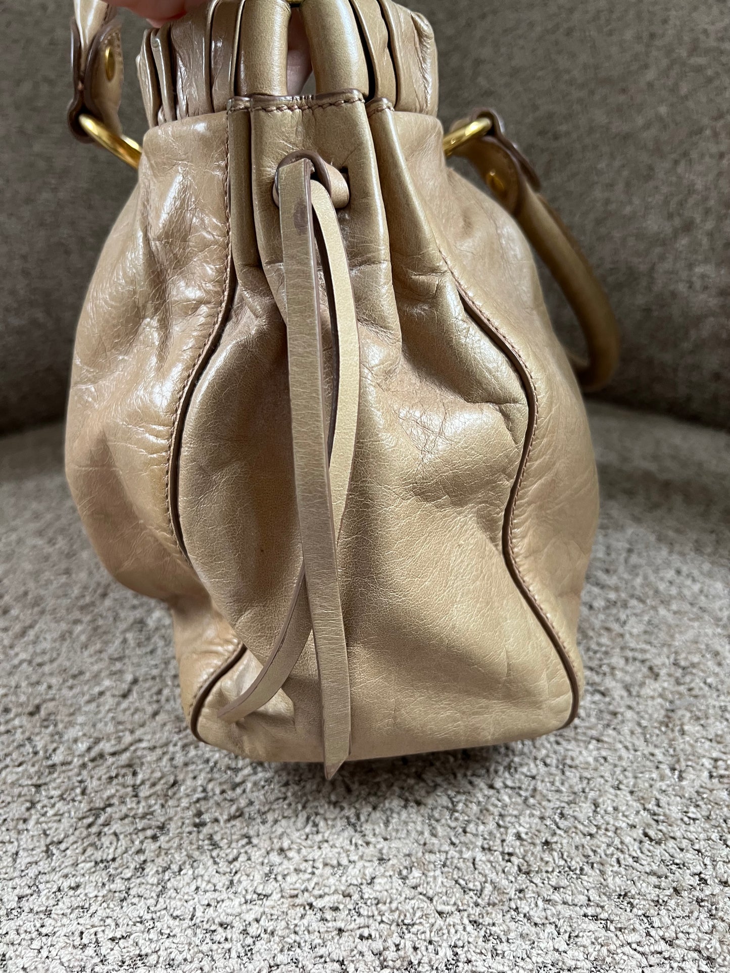 Miu Miu Vitello Lux beige håndtaske