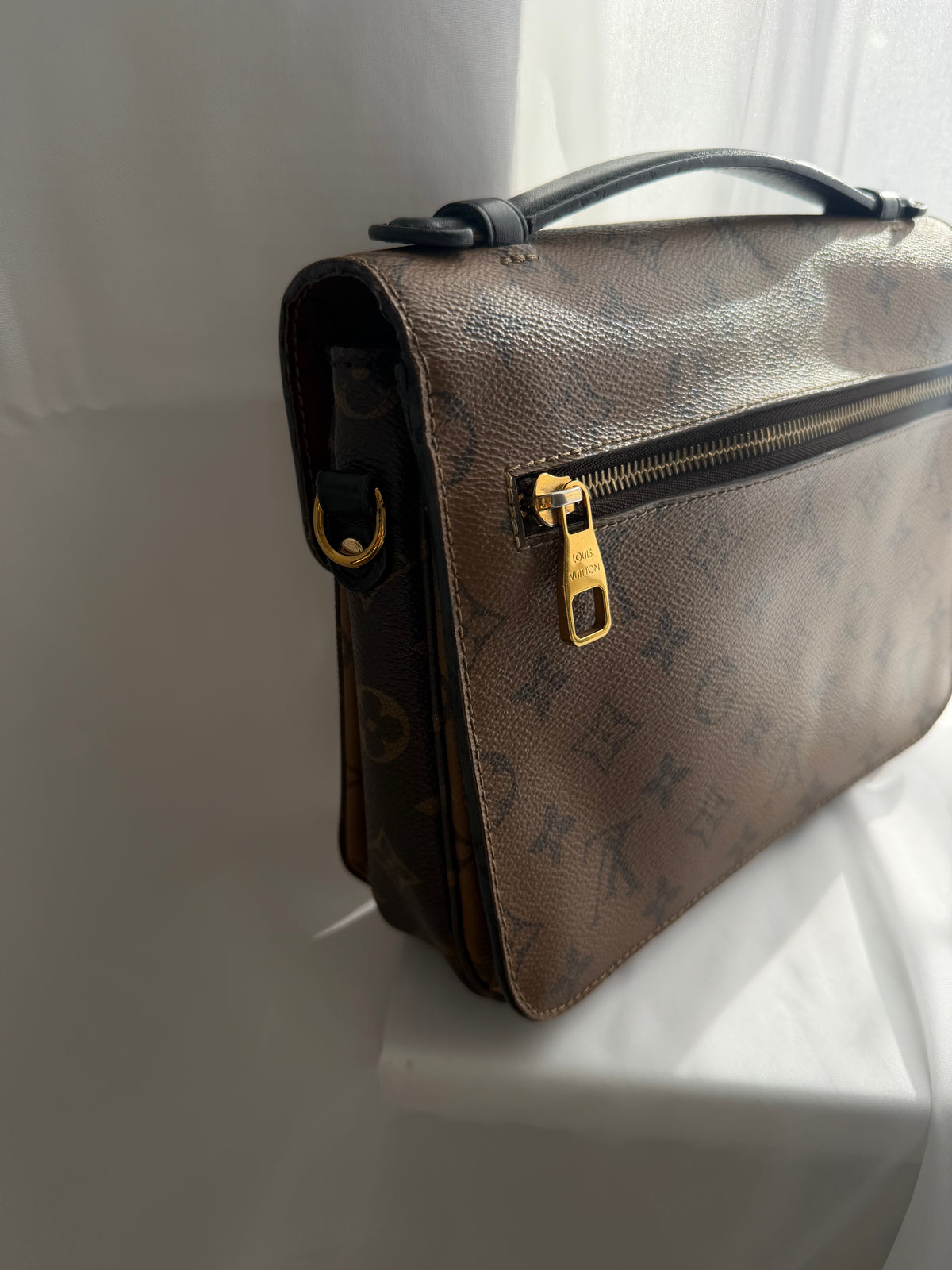 Louis Vuitton Pochette Métis Reverse – Monogram