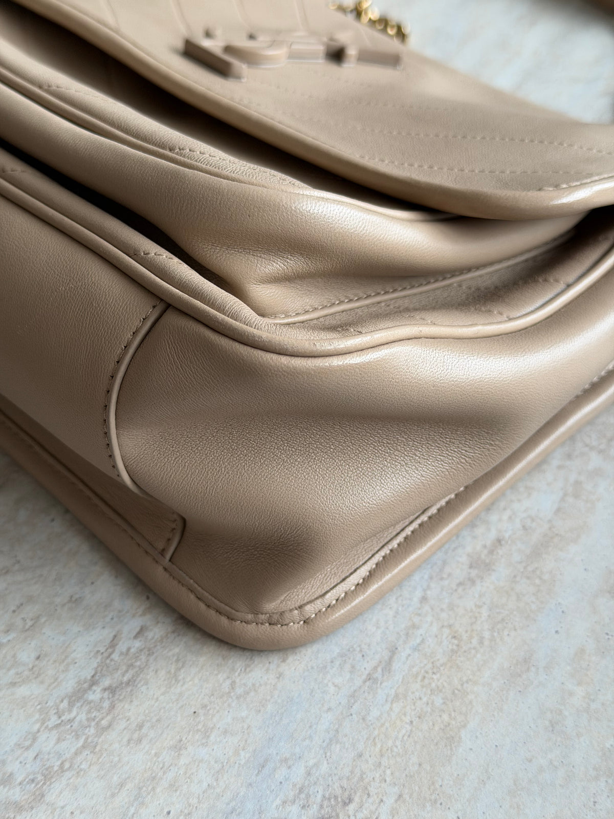Saint Laurent Niki Medium – Beige / Gold-Tone Hardware