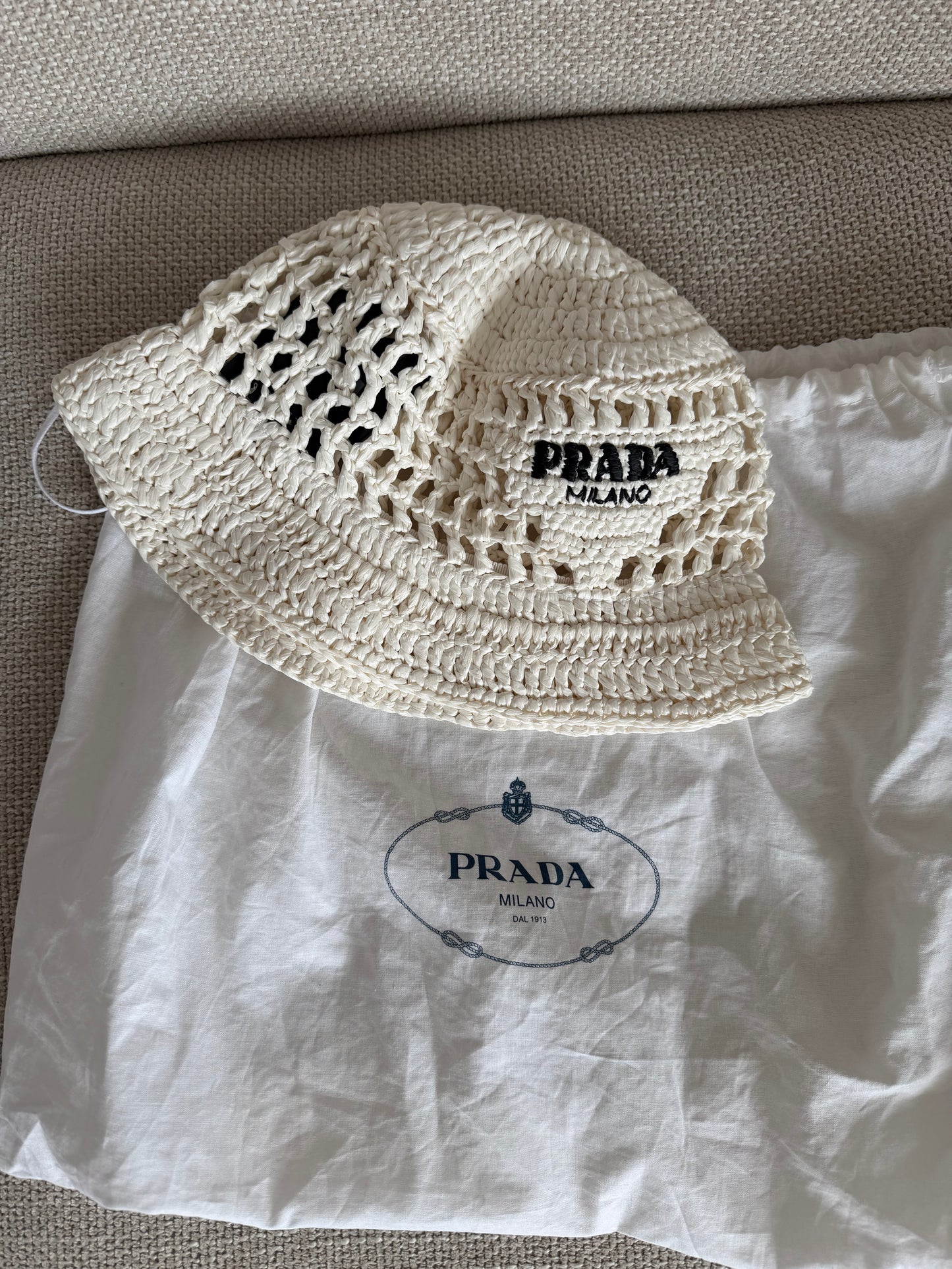 Prada White Milano Crochet Bucket Hat – str. S