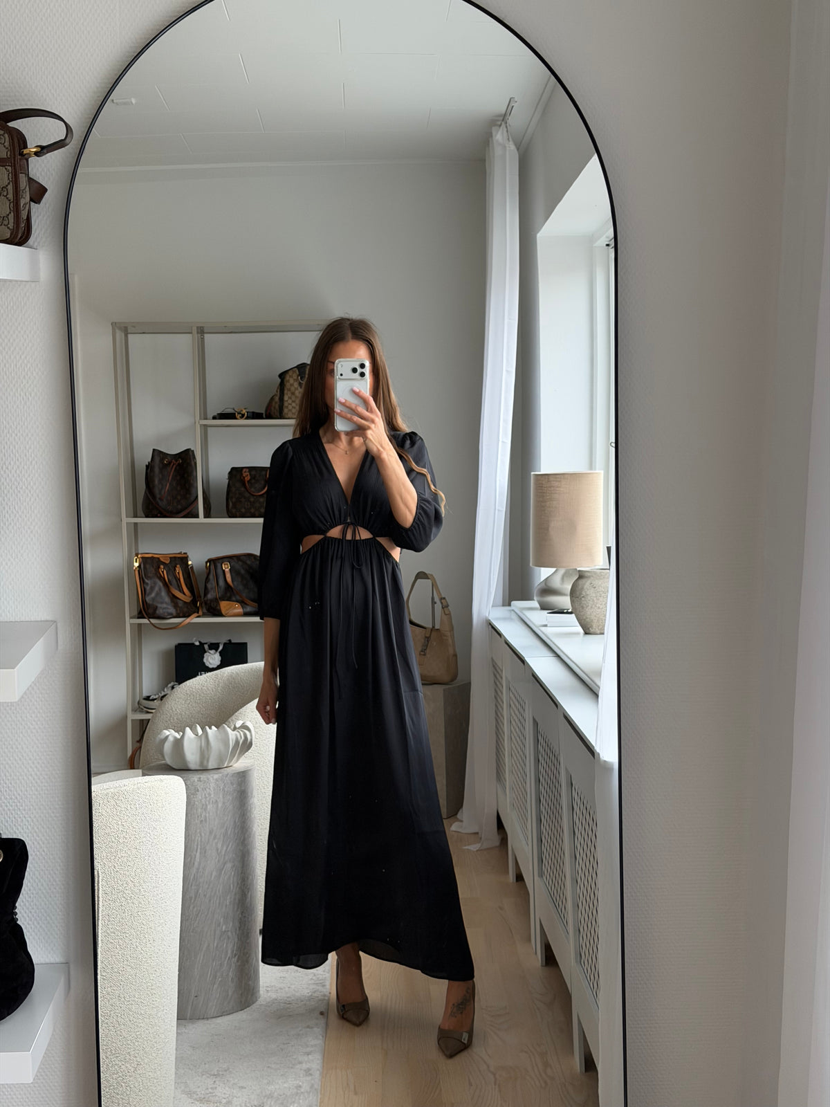 ba&sh Kane sort maxi-kjole med cut-outs