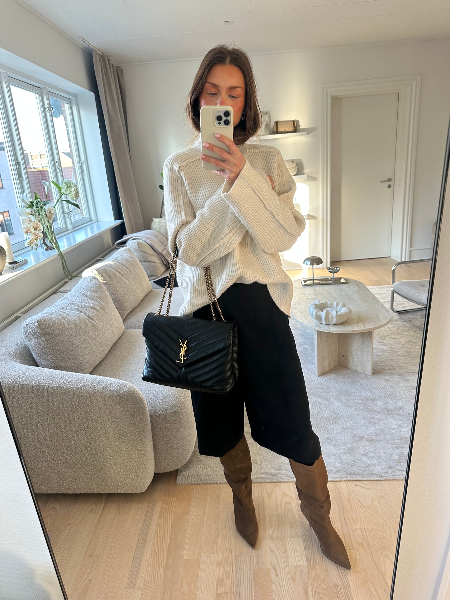 Saint Laurent Loulou Medium - Black/Gold hardware