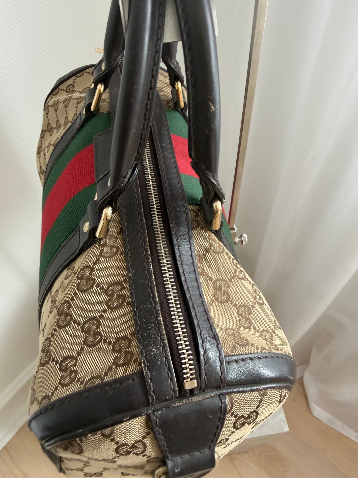 Gucci Monogram Boston – GG Canvas med Web Stripe