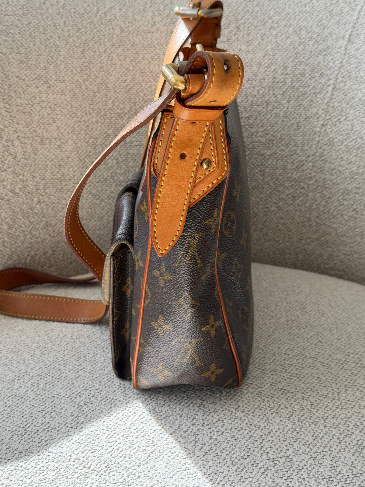 Louis Vuitton Hudson GM Monogram Shoulder / Crossbody Bag