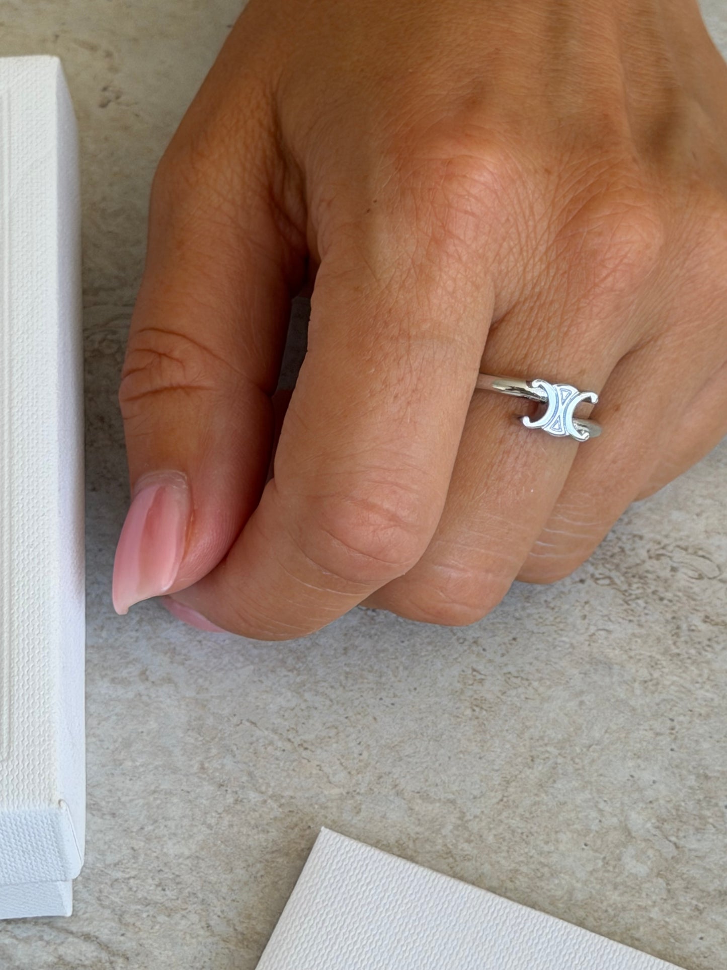 Celine Triomphe Ring – Sølvfarvet