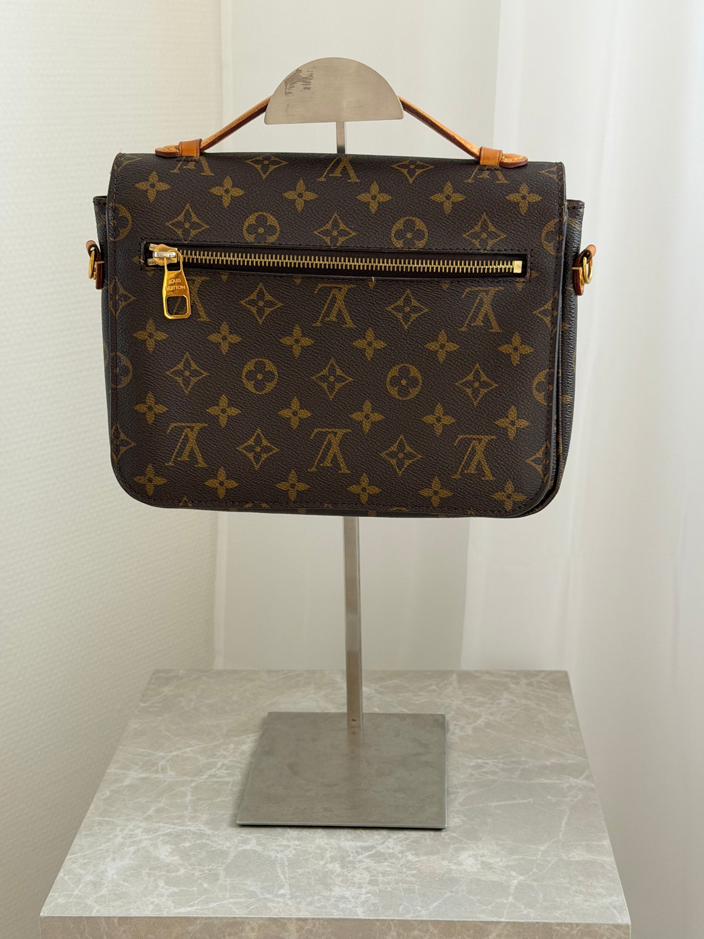 Louis Vuitton Pochette Métis - monogram canvas