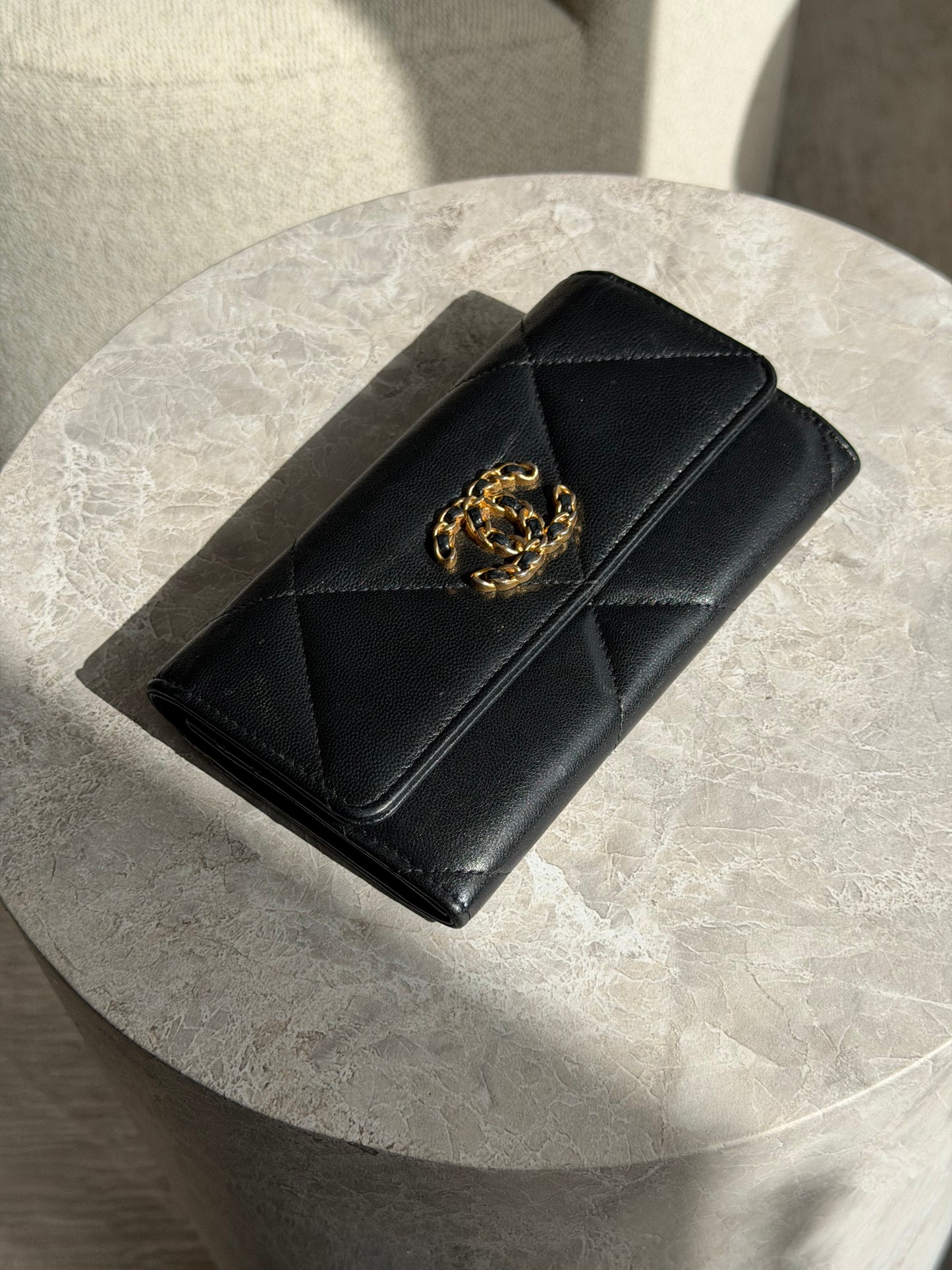 CHANEL 19 Flap Wallet – Sort