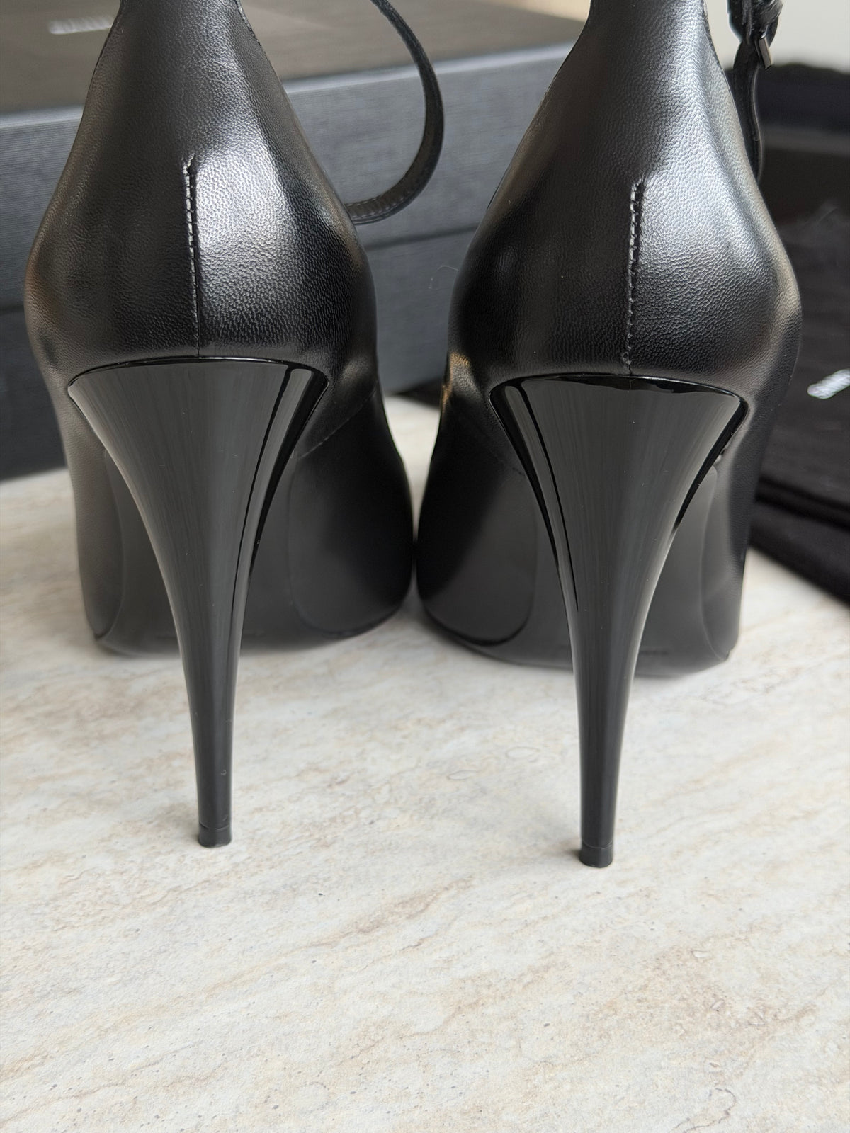 Saint Laurent Pumps – Black / Gold
