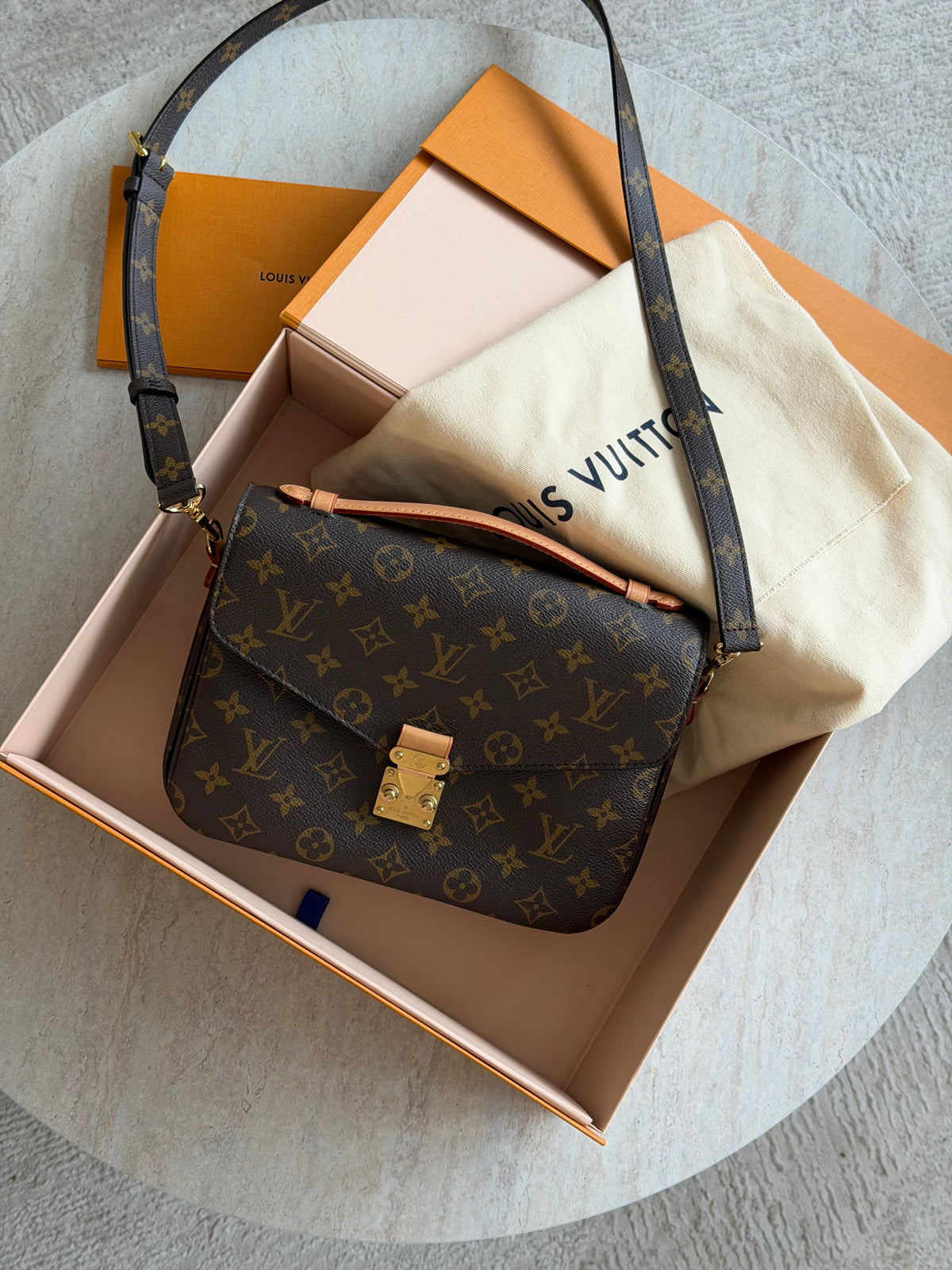 Louis Vuitton Pochette Métis Monogram