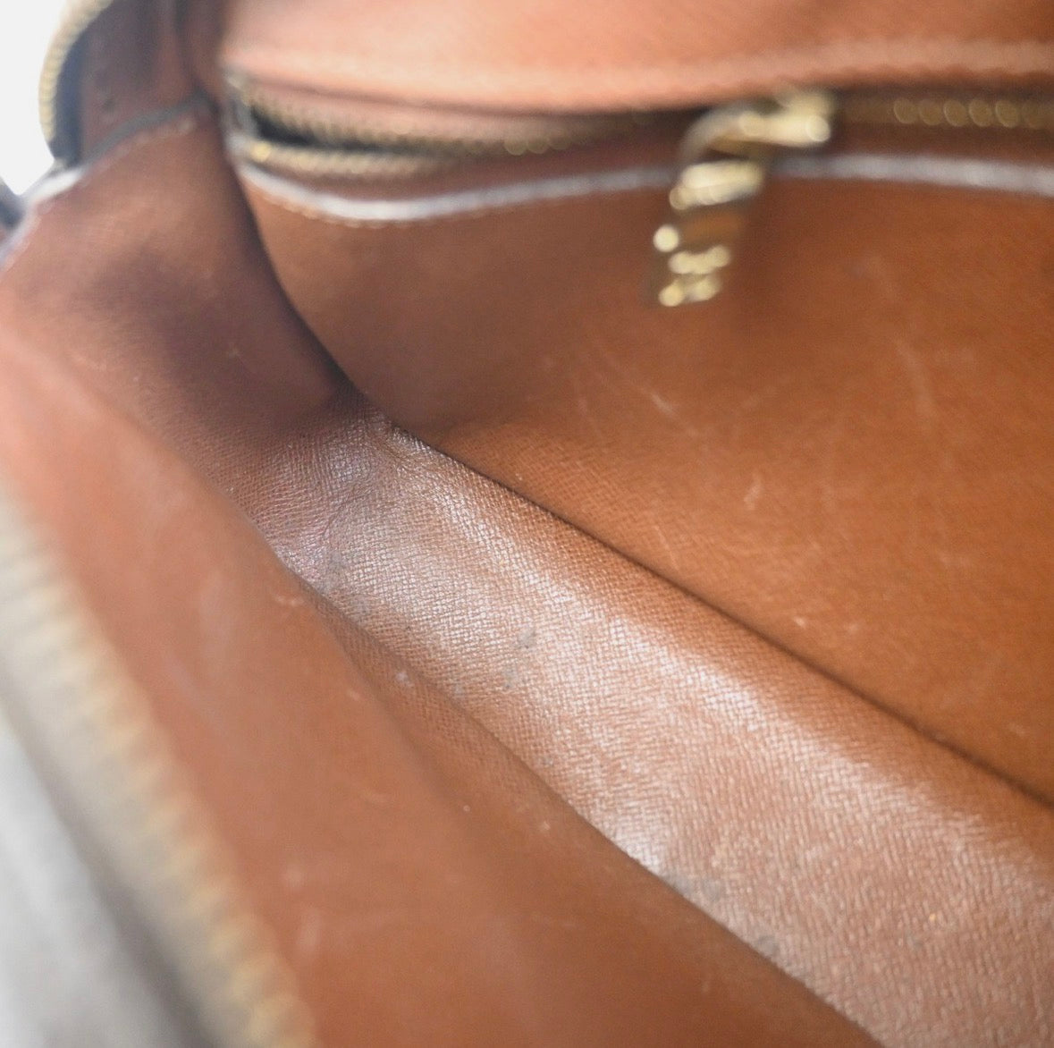 Louis Vuitton Trocadéro Monogram 24