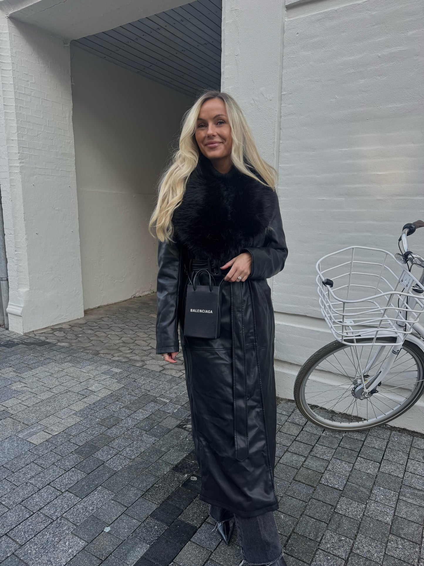 Balenciaga Mini Shopping Phone Holder – Black