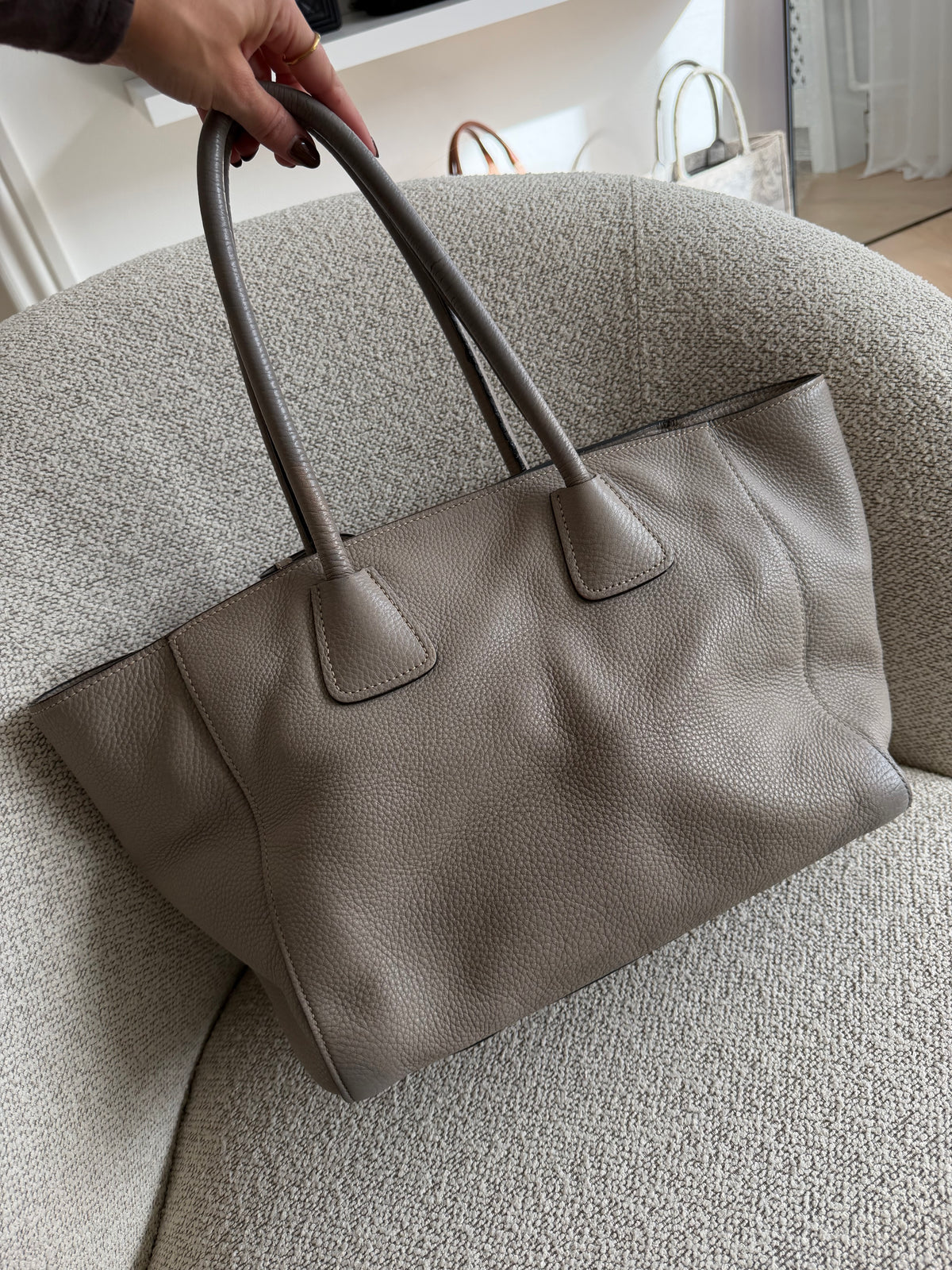 Prada Vitello Daino Tote Bag 
grey/taupe