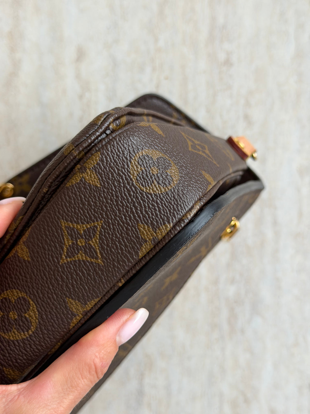 Louis Vuitton Pochette Métis – Monogram