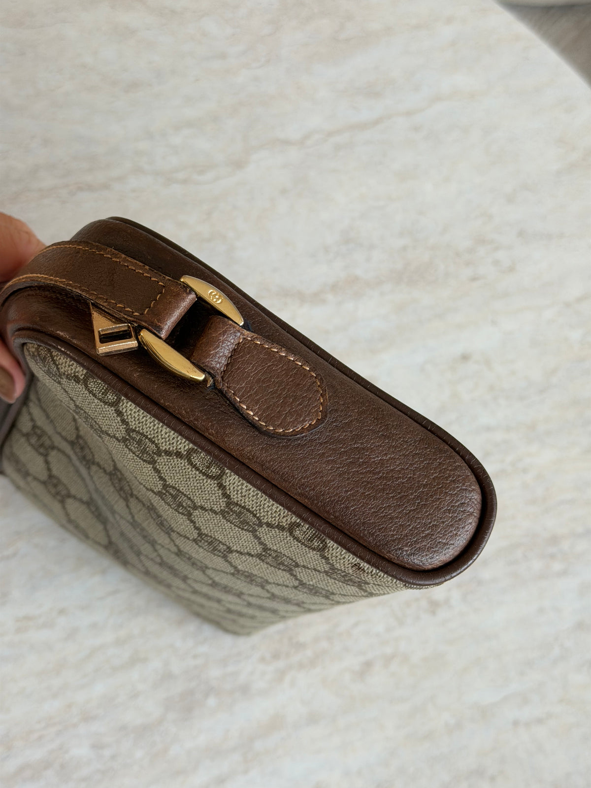 Gucci Vintage GG Supreme Crossbody – Beige/Brown
