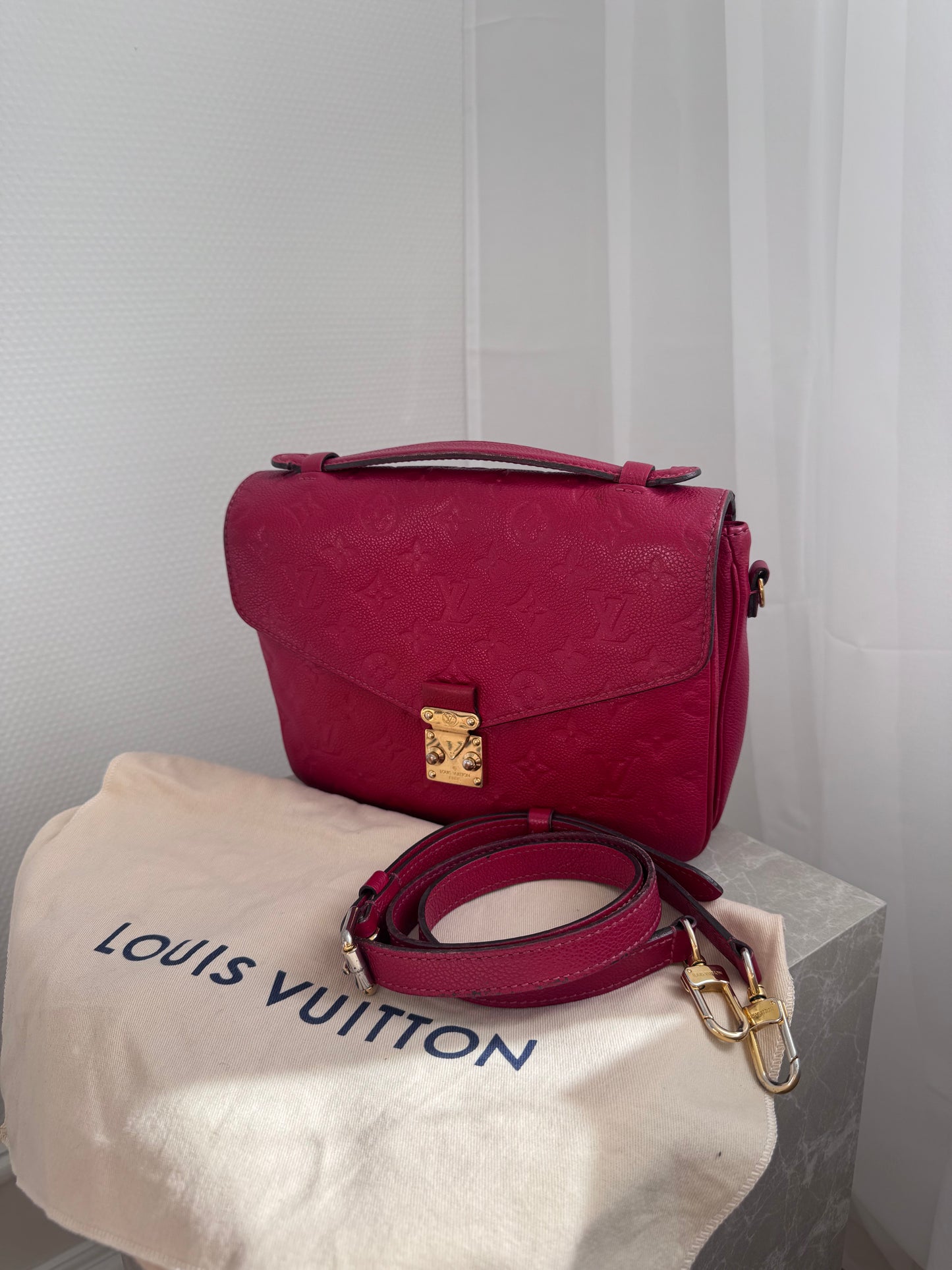 Louis Vuitton Pochette Métis – Empreinte red Leather
