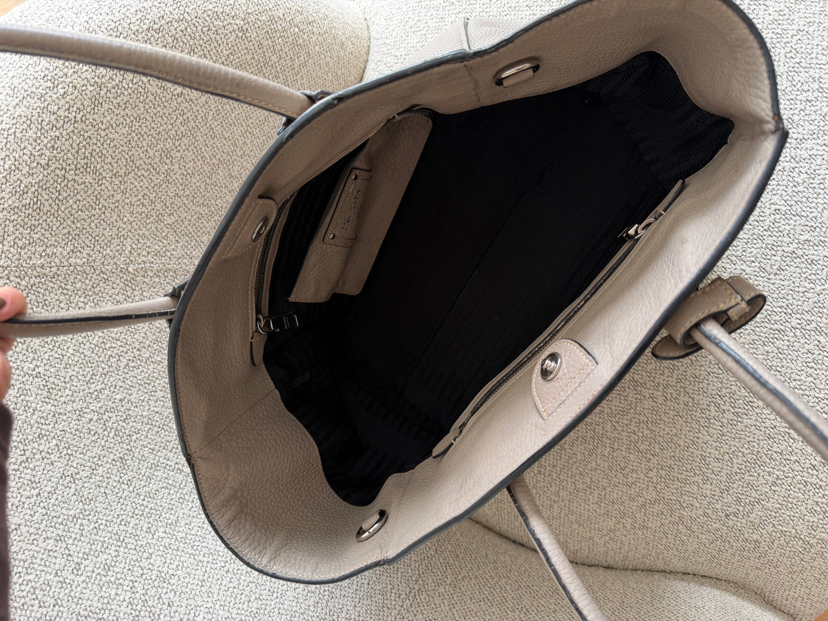 Prada Vitello Daino Tote Bag 
grey/taupe