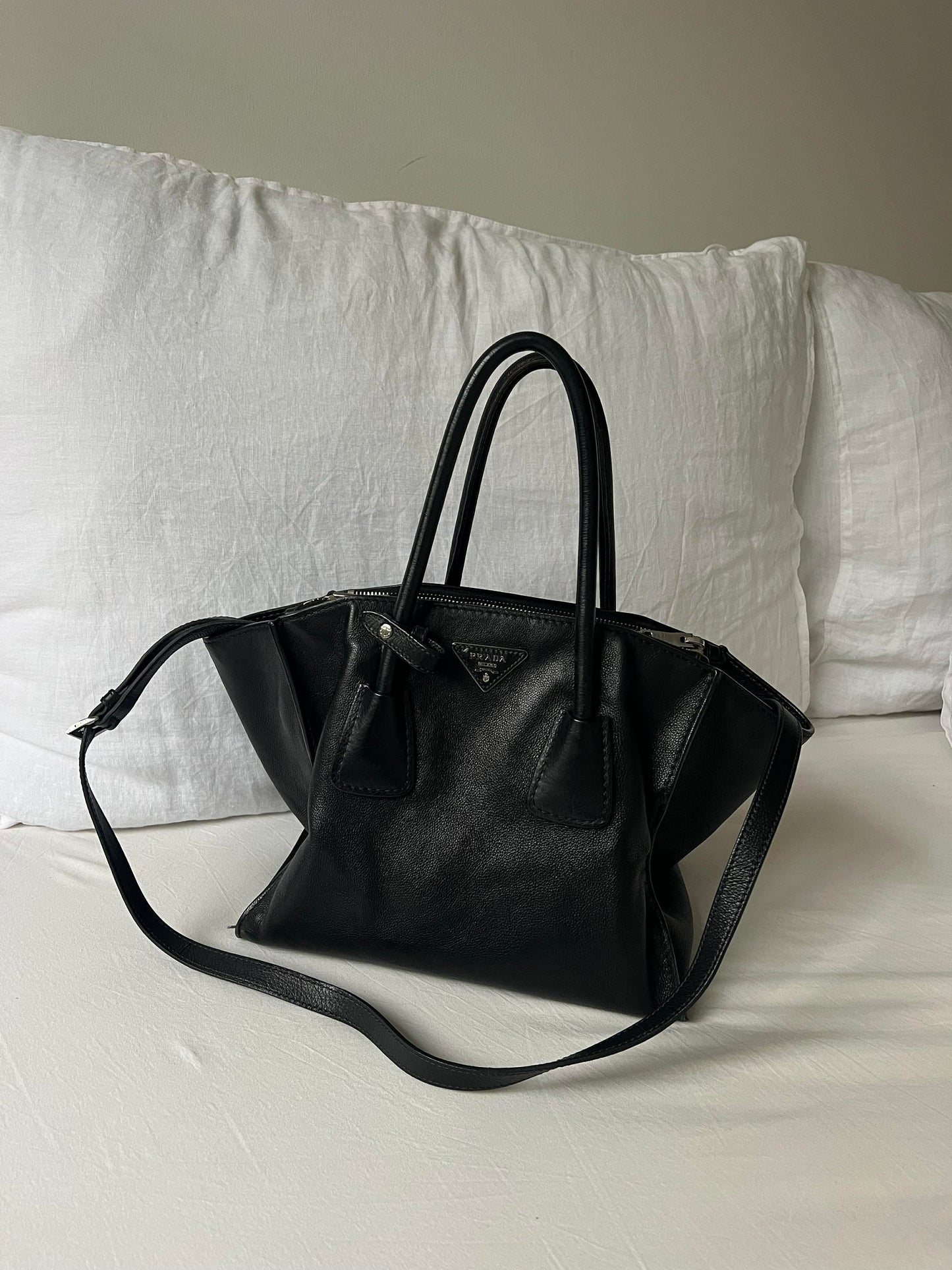 Prada Prada Cuir Medium Tote Black leather