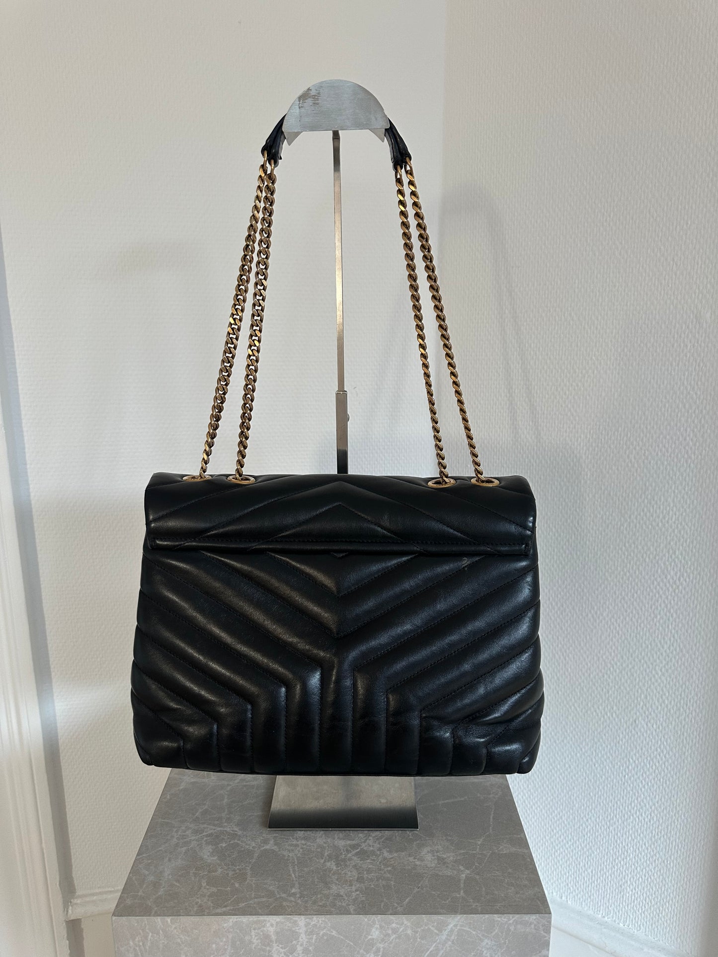 Saint Laurent Loulou Medium - Black/Gold hardware