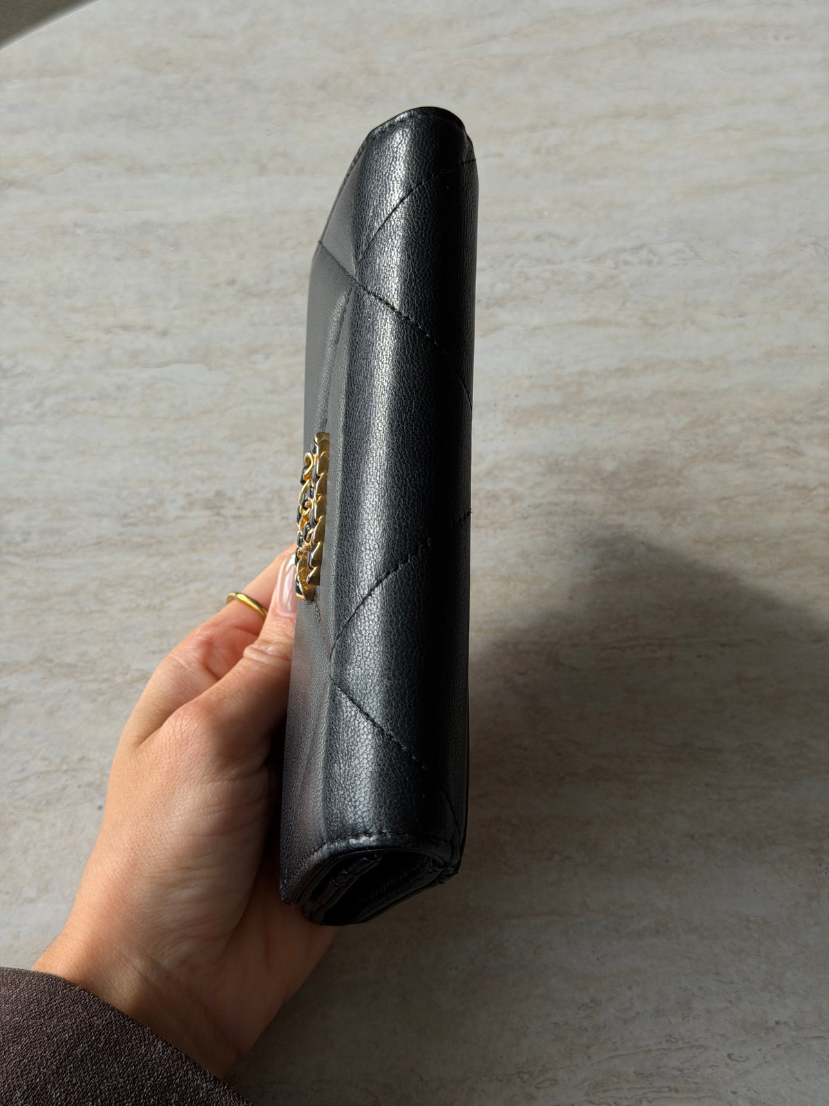 CHANEL 19 Flap Wallet – Sort
