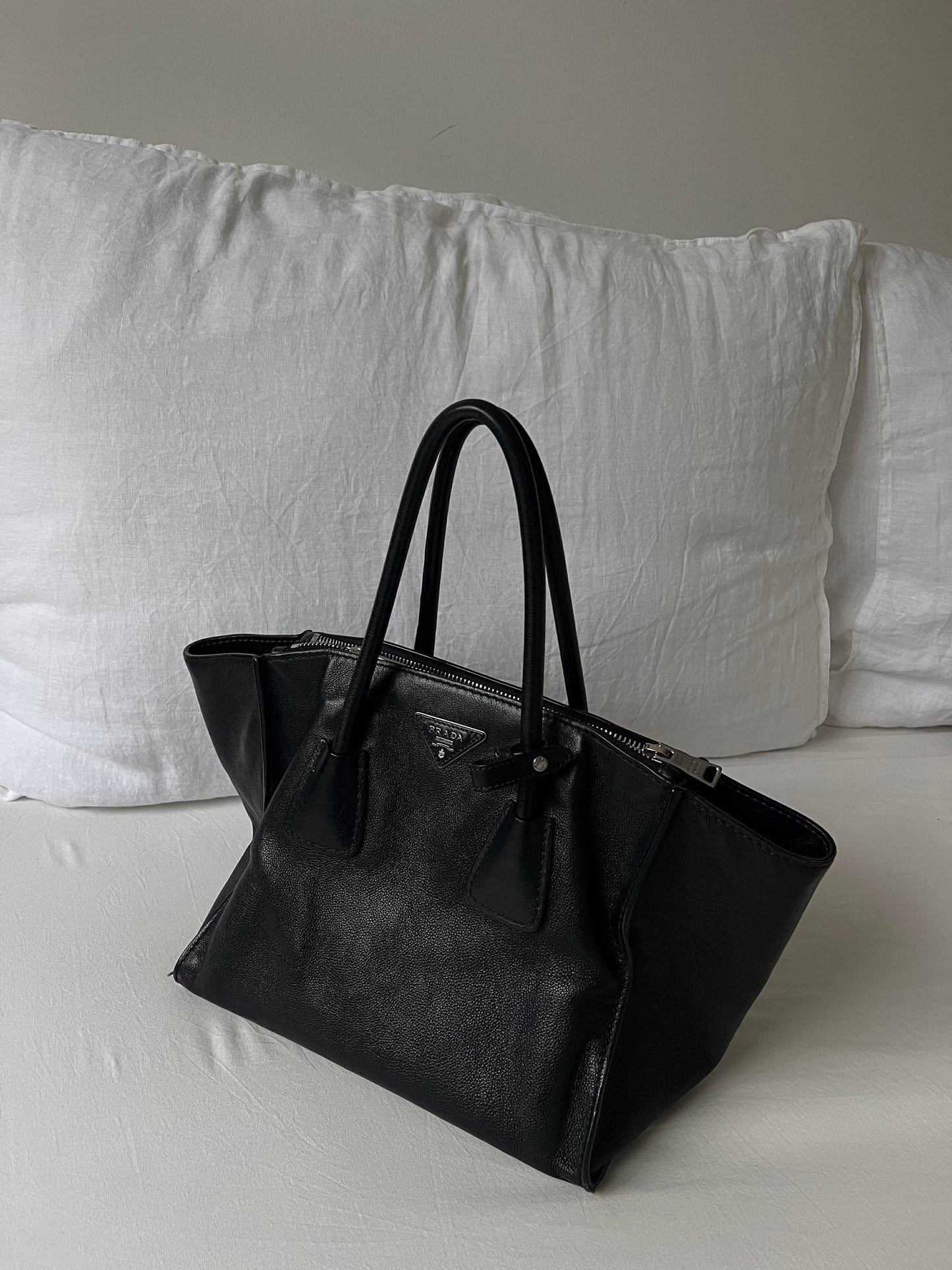 Prada Prada Cuir Medium Tote Black leather