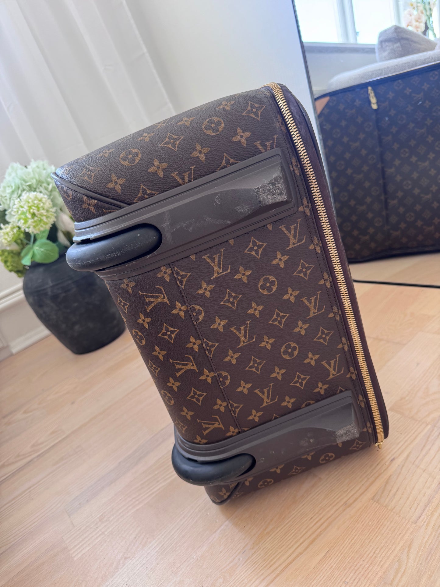 Louis Vuitton Pegase 70 Monogram