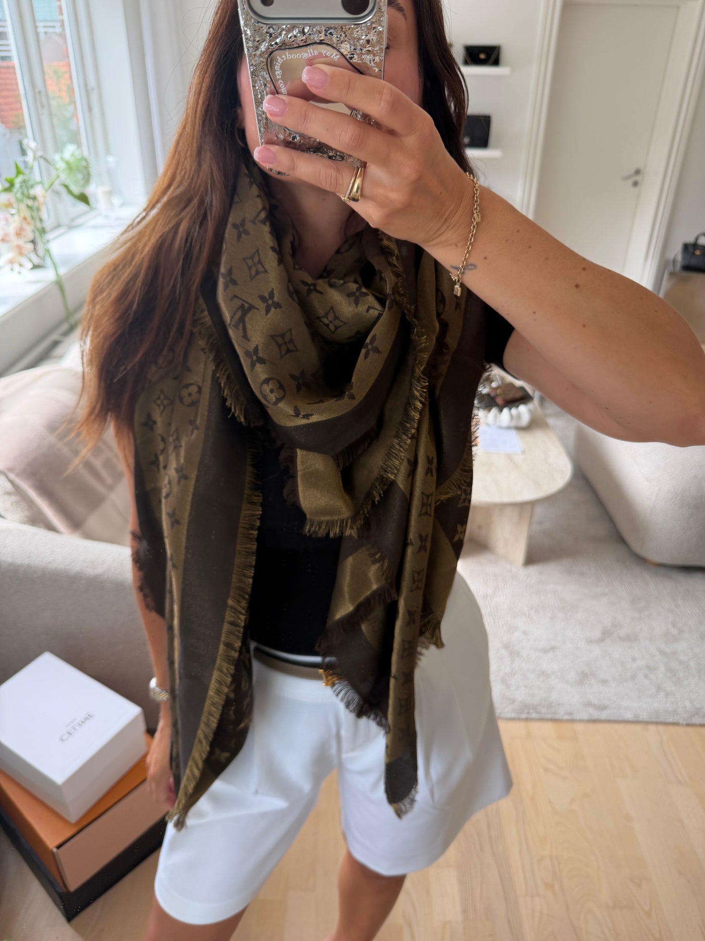 Louis Vuitton Monogram Shine Shawl – Brown/Gold