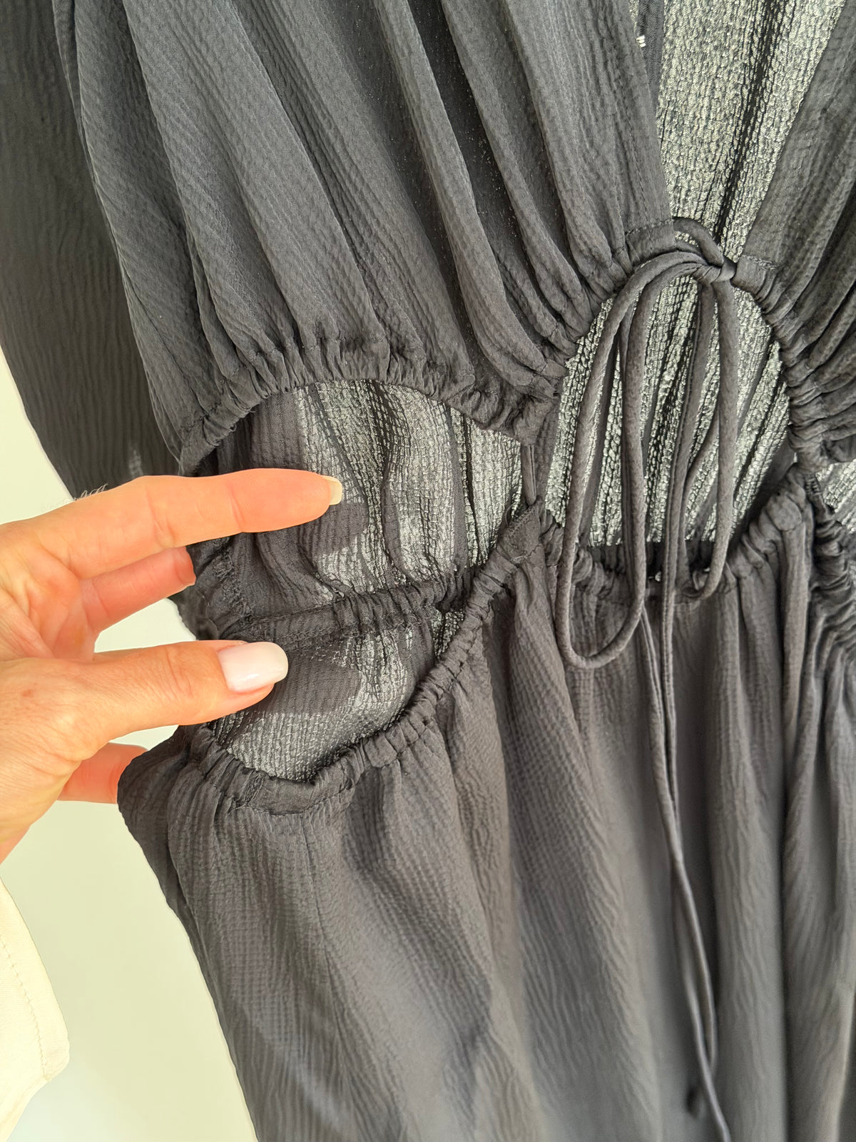 ba&sh Kane sort maxi-kjole med cut-outs