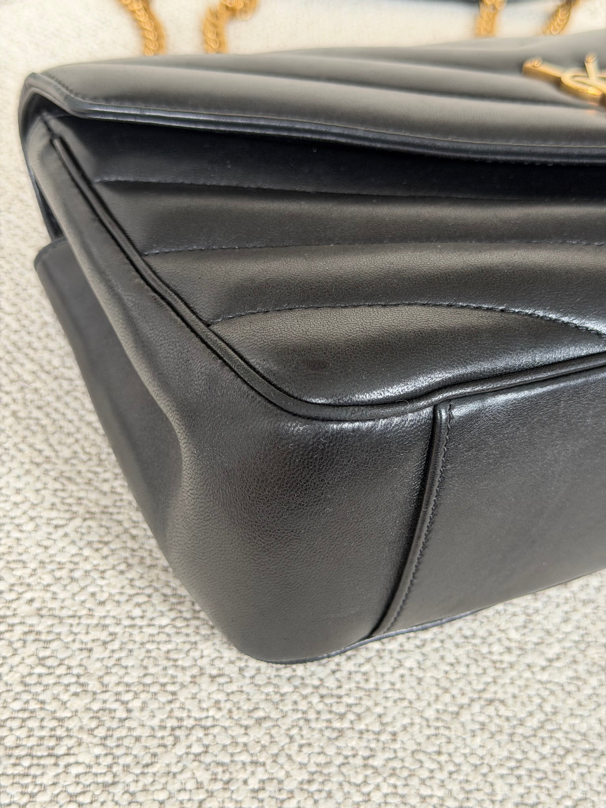 Saint Laurent Loulou Medium – Black / Gold-Tone Hardware