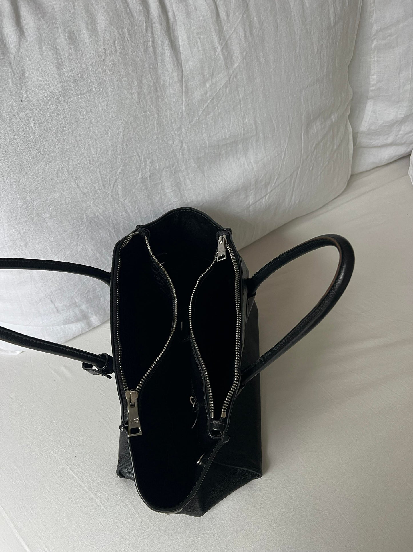 Prada Prada Cuir Medium Tote Black leather