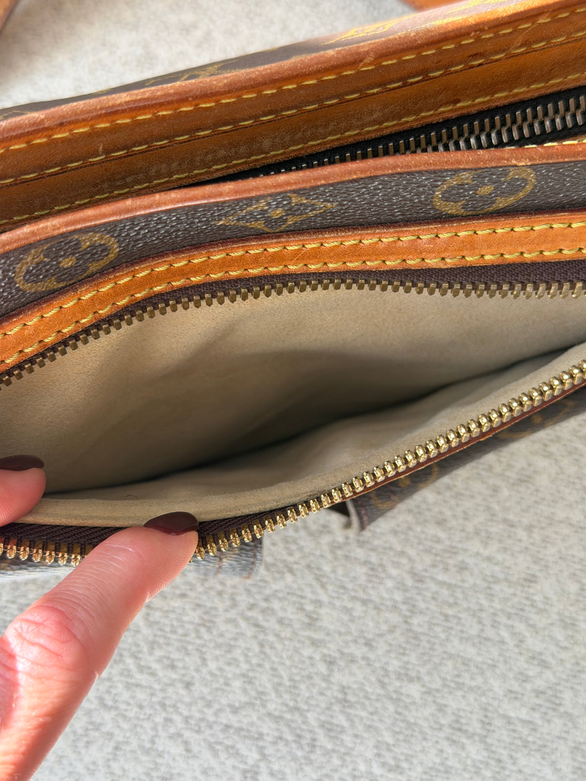 Louis Vuitton Hudson GM Monogram Shoulder / Crossbody Bag