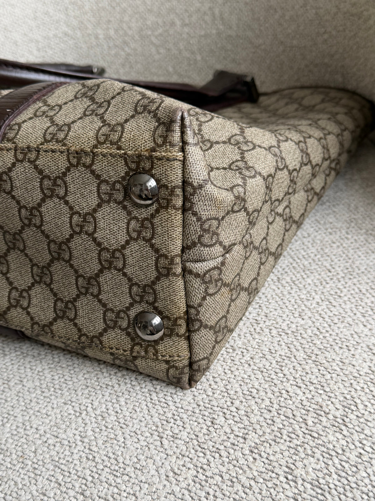 Gucci GG Supreme Joy Vertical Tote – Beige / Brown