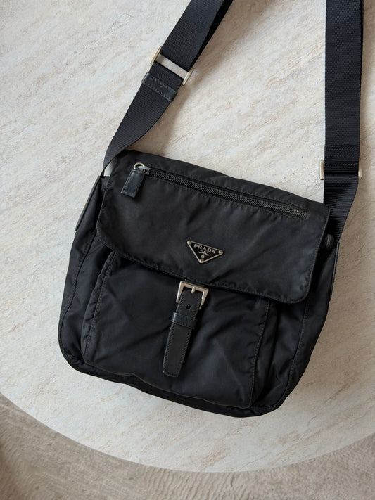 Prada Vintage Nylon Crossbody – Sort med Sølvfarvet Hardware
