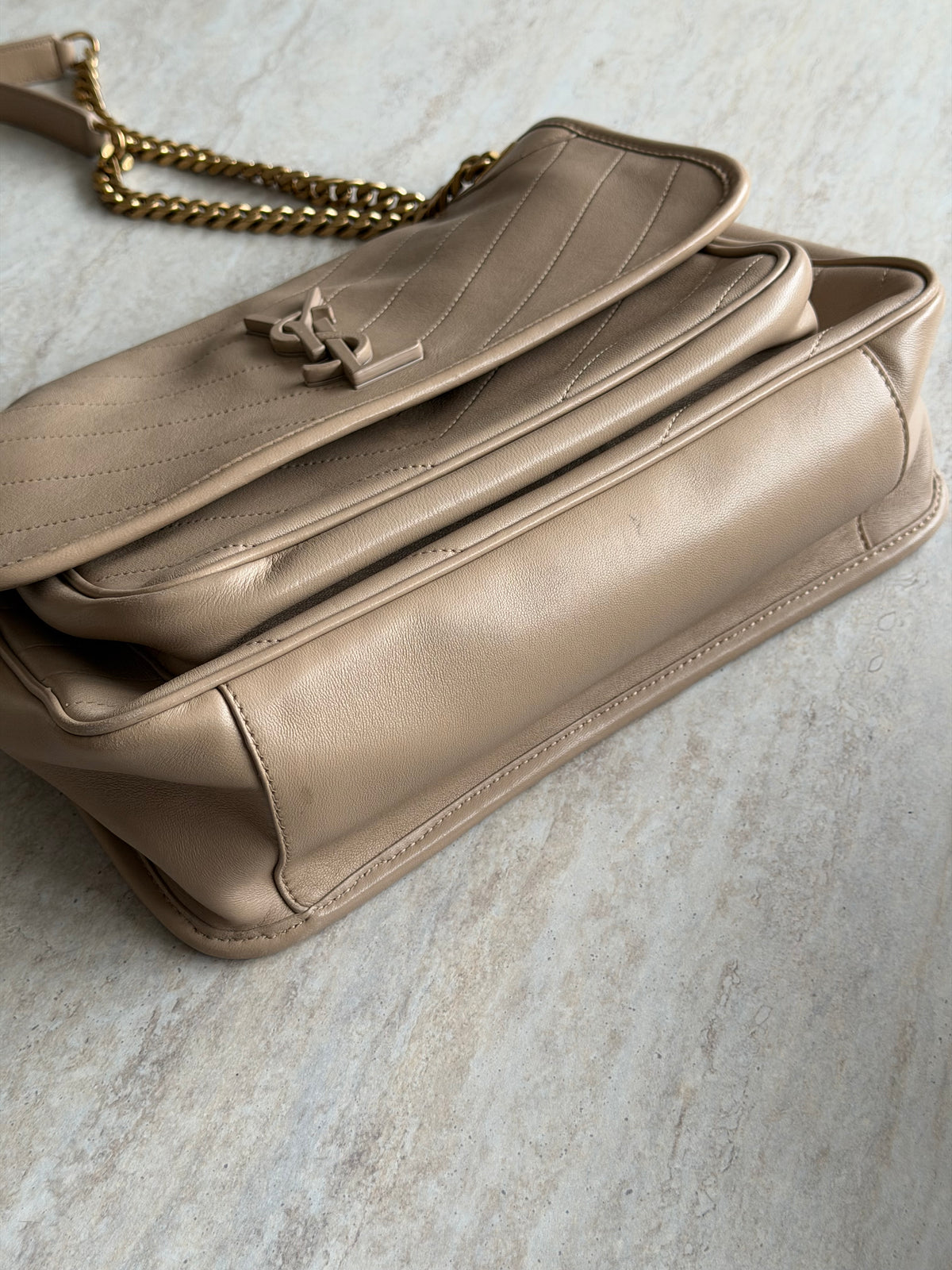 Saint Laurent Niki Medium – Beige / Gold-Tone Hardware