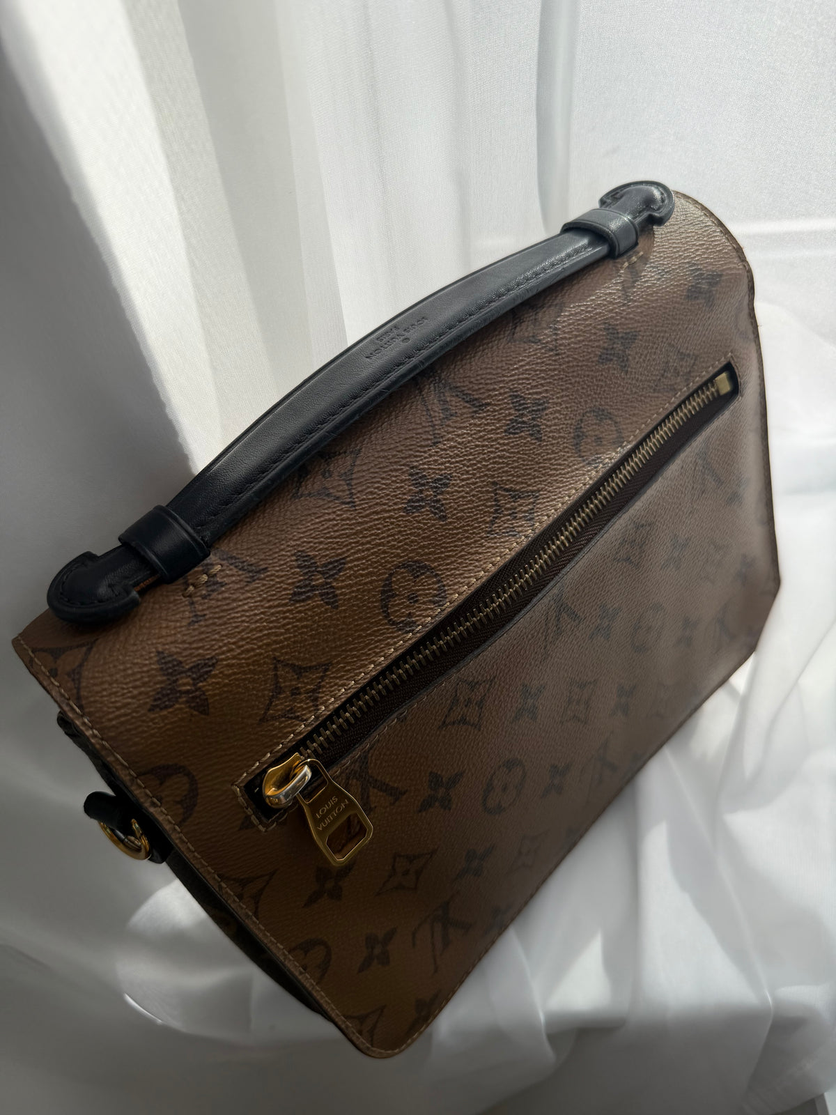 Louis Vuitton Pochette Métis Reverse – Monogram