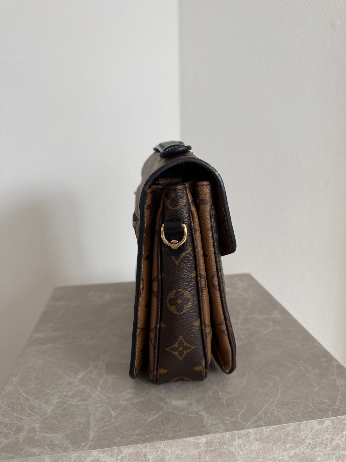 Louis Vuitton Pochette Métis Reverse Monogram