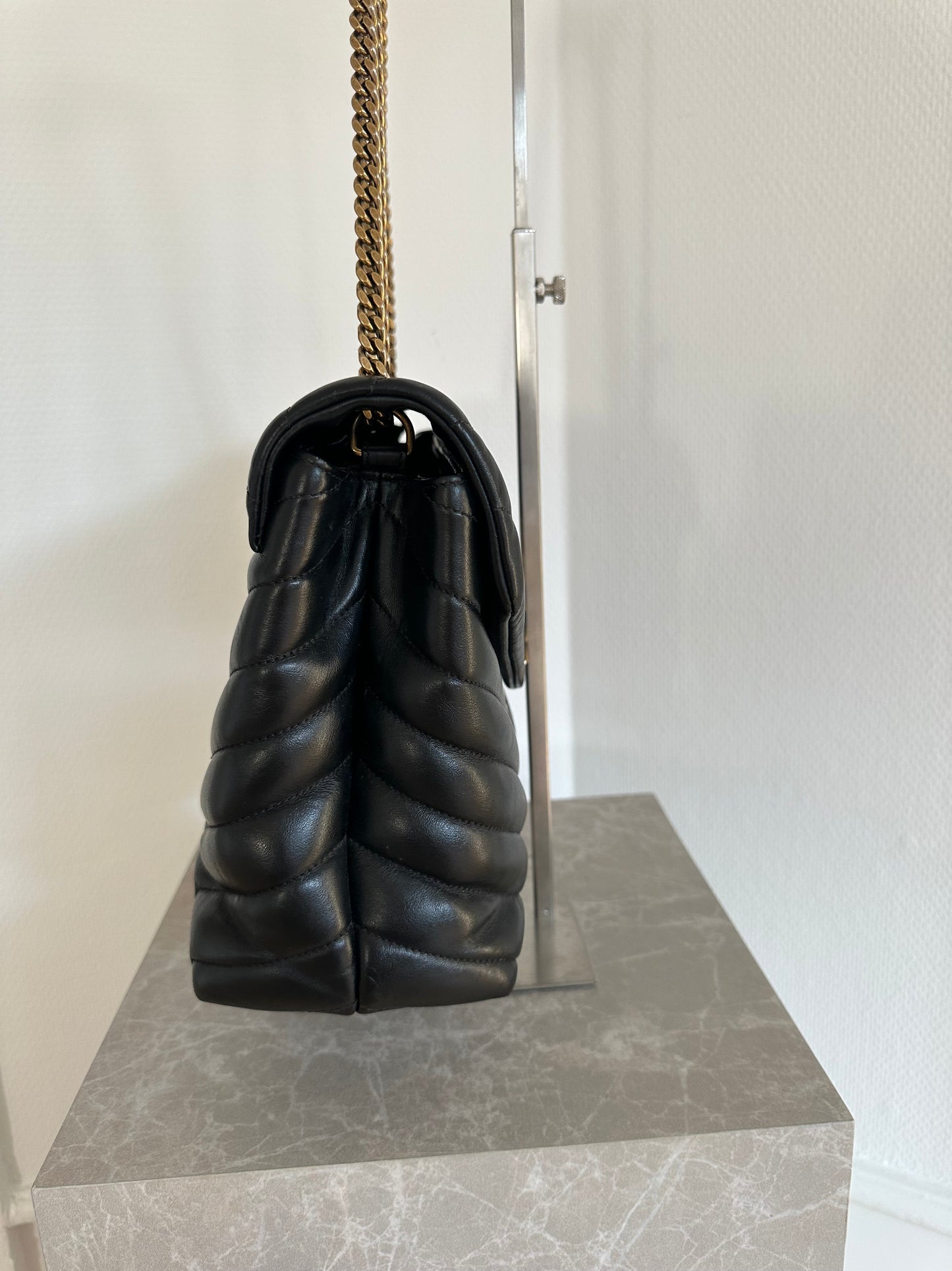 Saint Laurent Loulou Medium - Black/Gold hardware